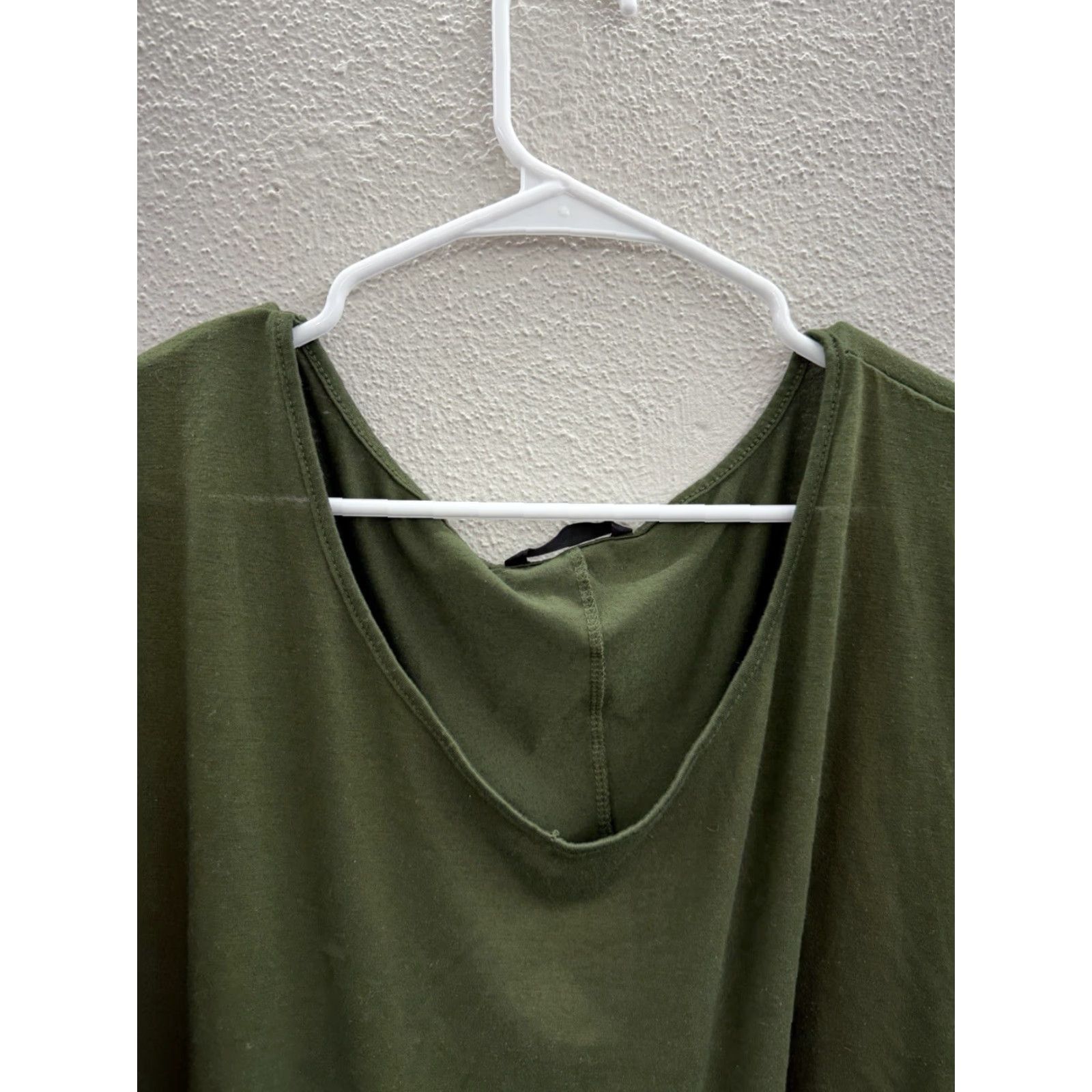 J Brand Womens Shirt XXL Green Short Sleeve V-Neck Unknown Brand Size 2XL Regular Fit Basic Knit Polyester Shirt Size XXL / US 16-18 / IT 52-54 - 3 Thumbnail