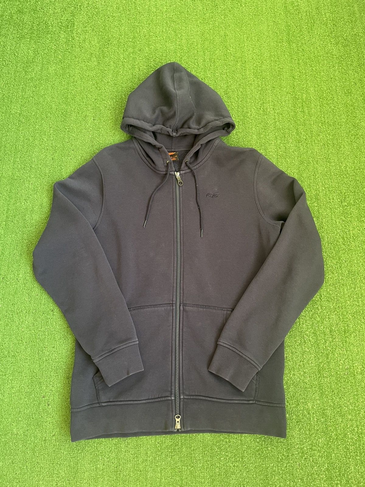 Nike Vintage Y2K Nike 6.0 Skateboarding Zip Up Hoodie Size Medium Size US M / EU 48-50 / 2 - 1 Thumbnail