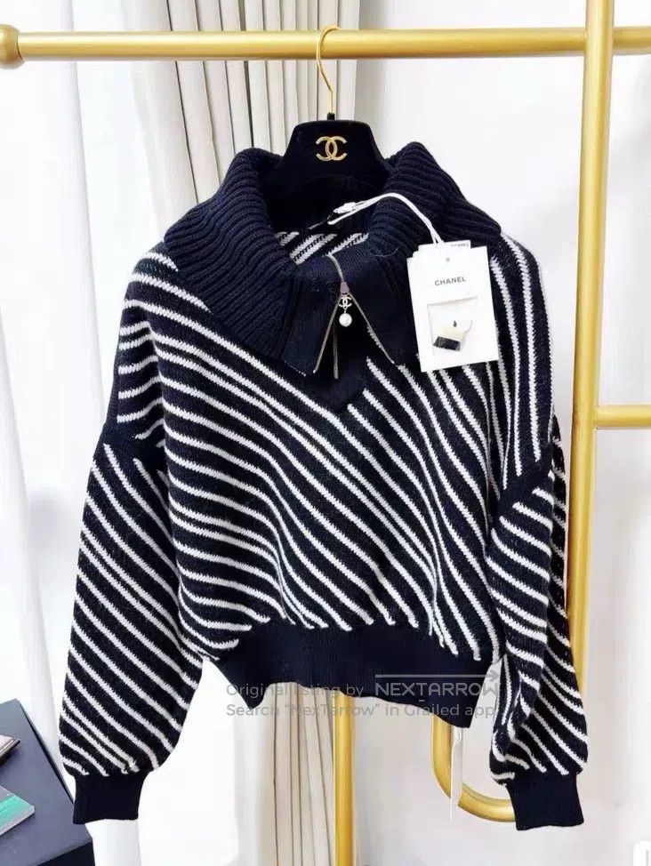 Chanel Chanel 21B black and white colour block oblique stripe sha Size S / US 4 / IT 40 - 9 Thumbnail