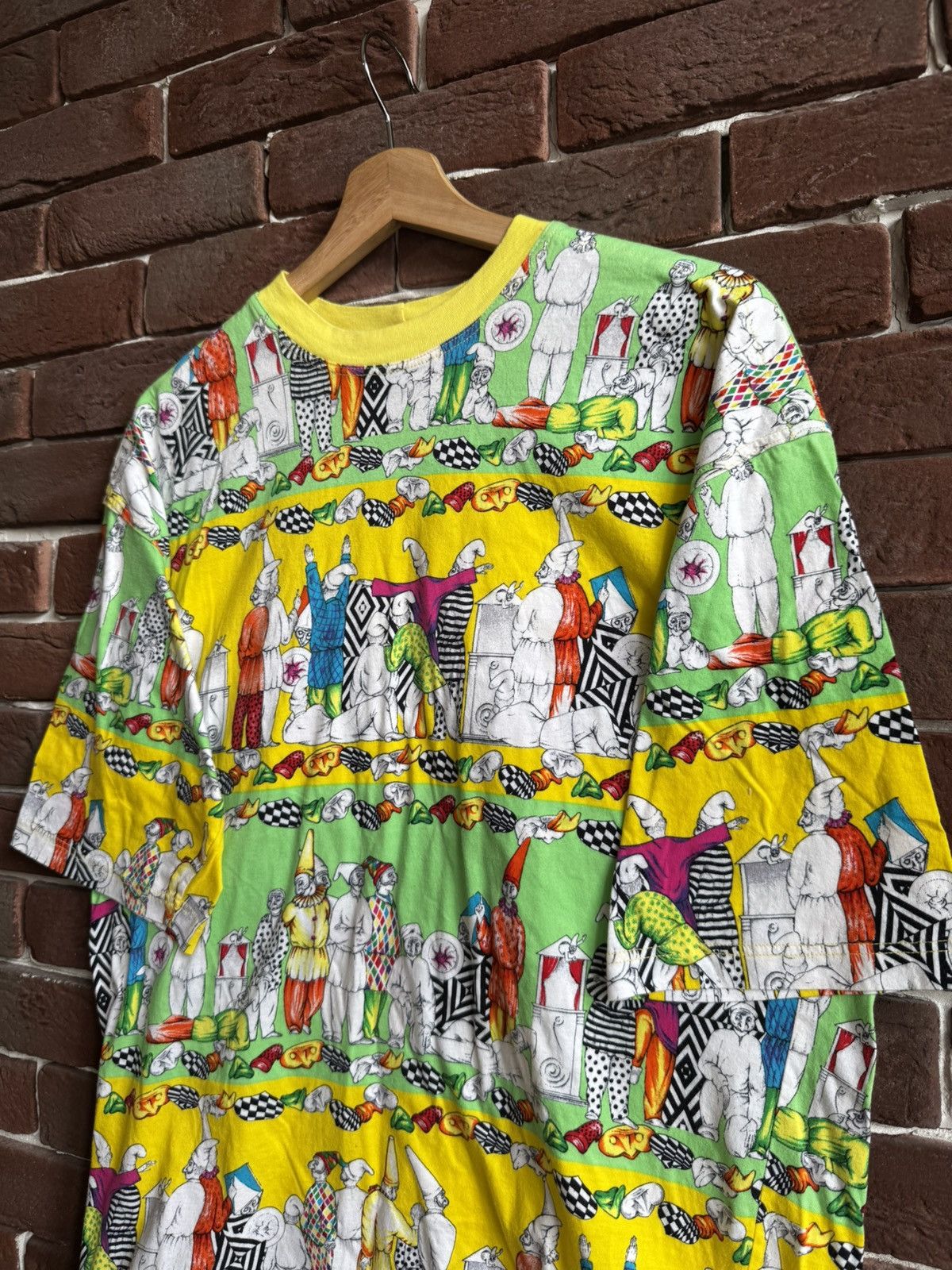 Versace Rare Vintage 90s Versace Circus Garden Archive tee designer Size US L / EU 52-54 / 3 - 4 Thumbnail