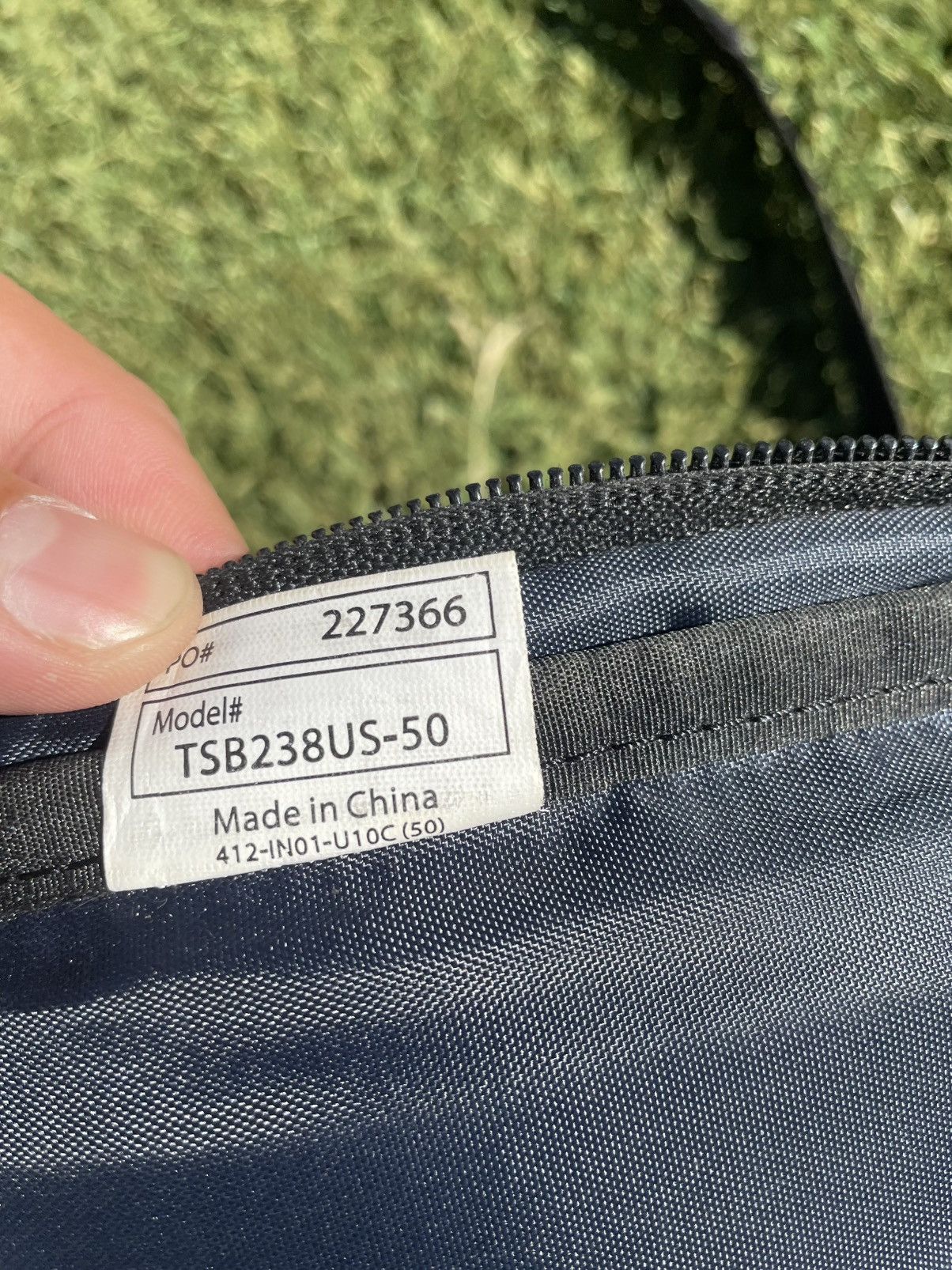 Other TARGUS Drifter II for 17" Laptop Backpack broken strap Size 30 - 13 Thumbnail