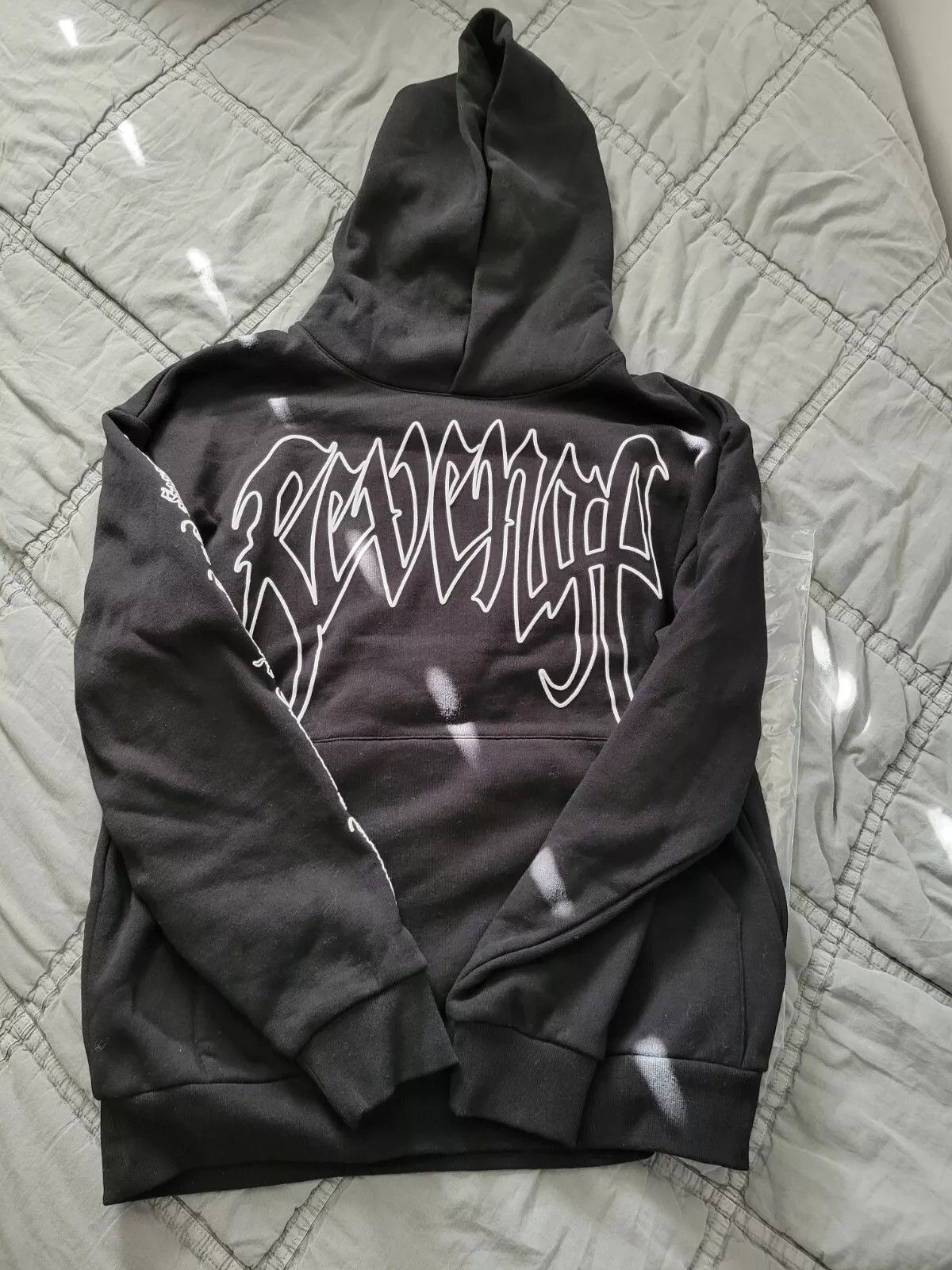 Online REVENGE BLACK & WHITE OUTLINE HOODIE