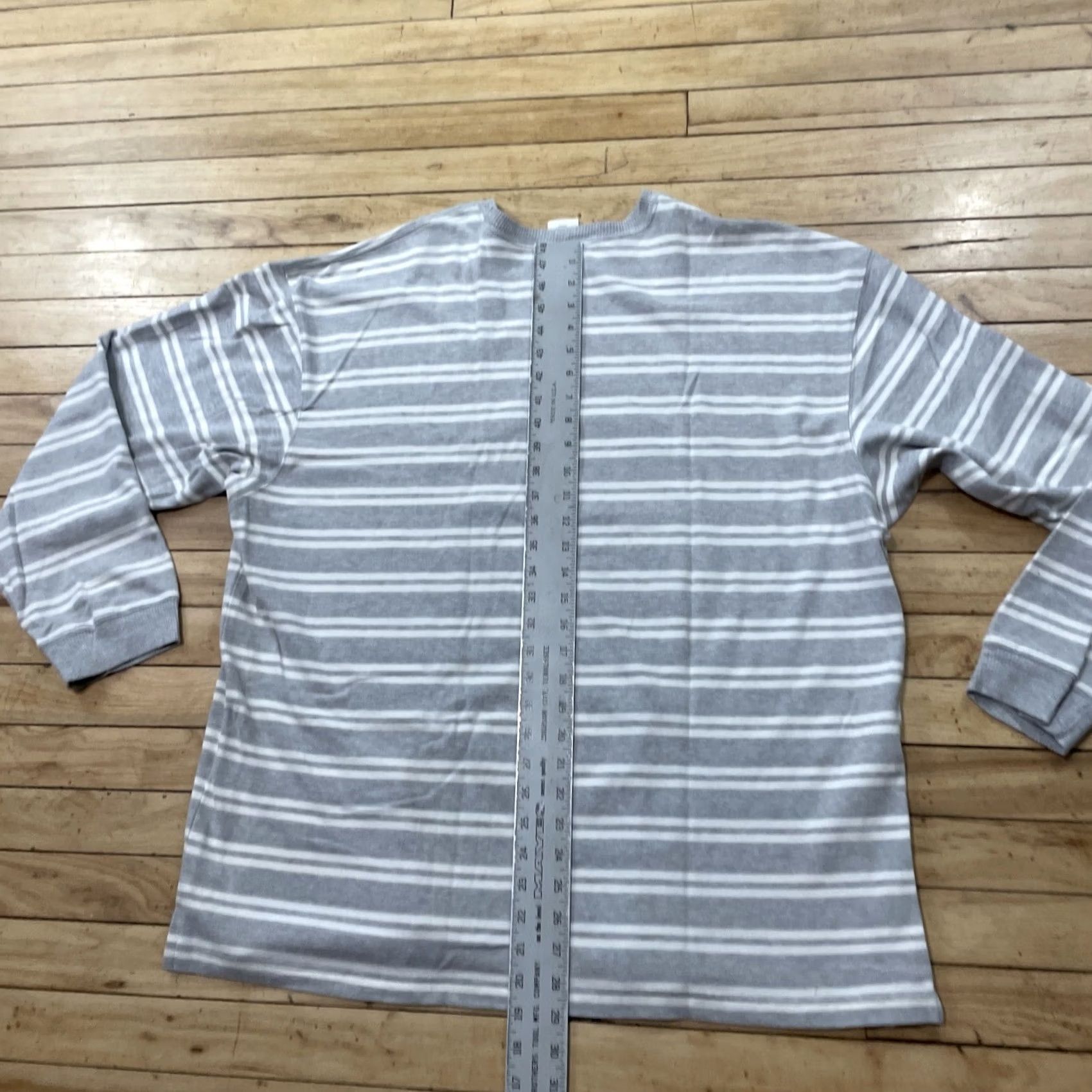 Old Navy VINTAGE OLD NAVY Striped Crew Neck Sweater Mens 2XL Gray White Preppy Casual Knit Pullover Short description Size US XXL / EU 58 / 5 - 6 Thumbnail