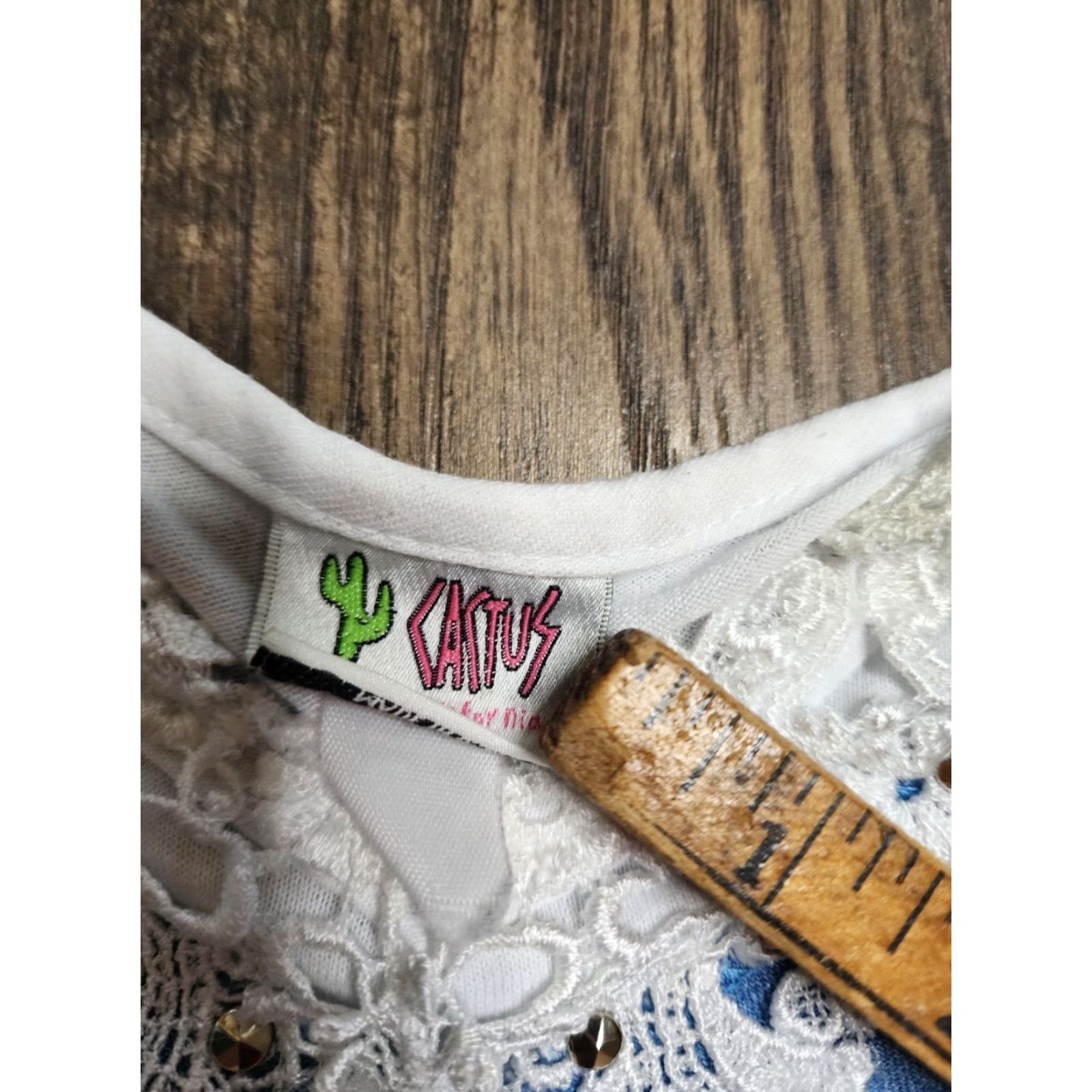 Vintage VINTAGE Cactus Womens T-Shirt Short Sleeve Cotton Embroidered Ruffle Western USA 90s White M/L Size M / US 6-8 / IT 42-44 - 4 Thumbnail
