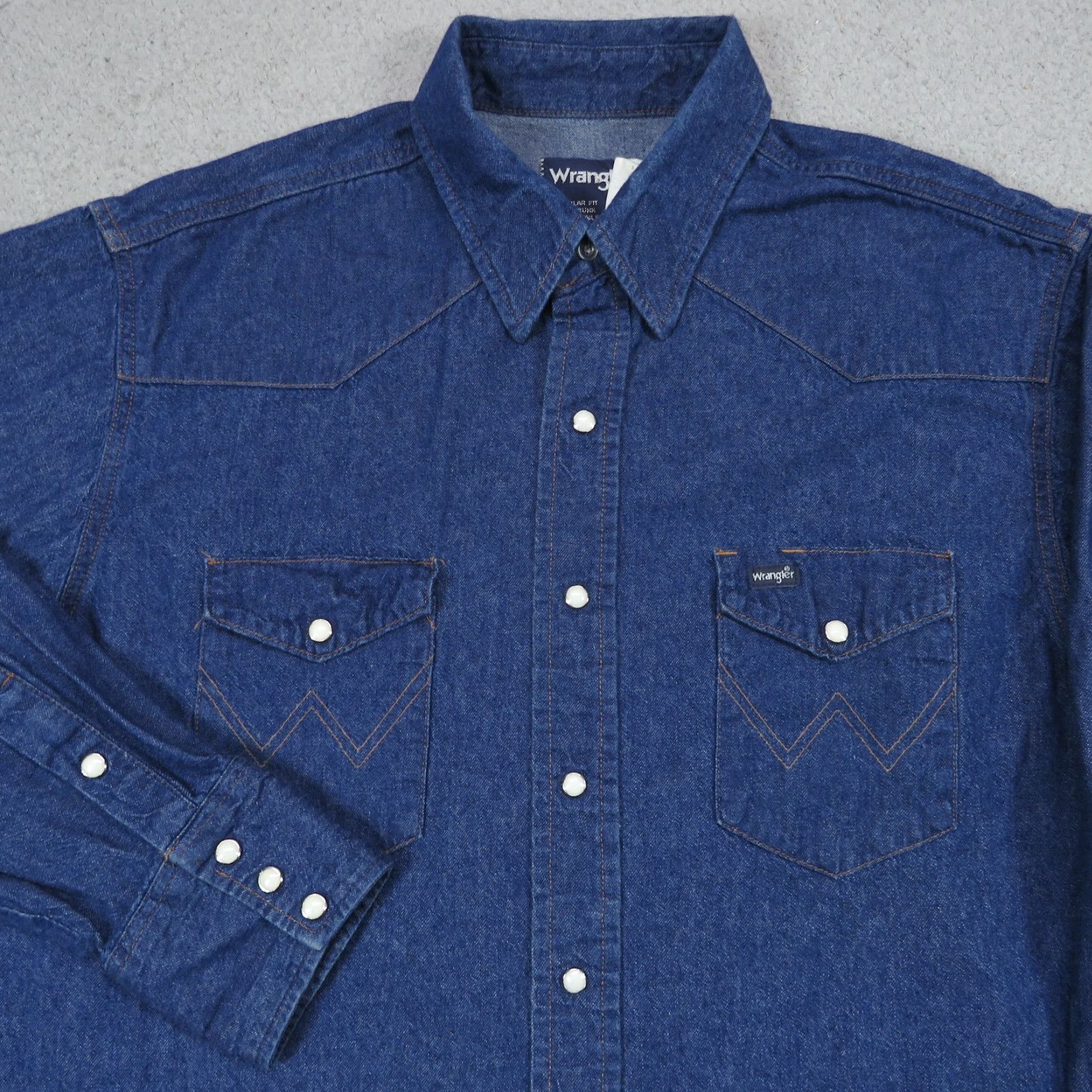 Ralph Lauren VINTAGE Wrangler Shirt Men 17 Blue Denim Western Pearl Snap X-Long Tails Raw Hem Shirt Men 17 Blue Denim Western Pearl Snap X-Long Tails Raw Hem Size US XL / EU 56 / 4 - 3 Thumbnail