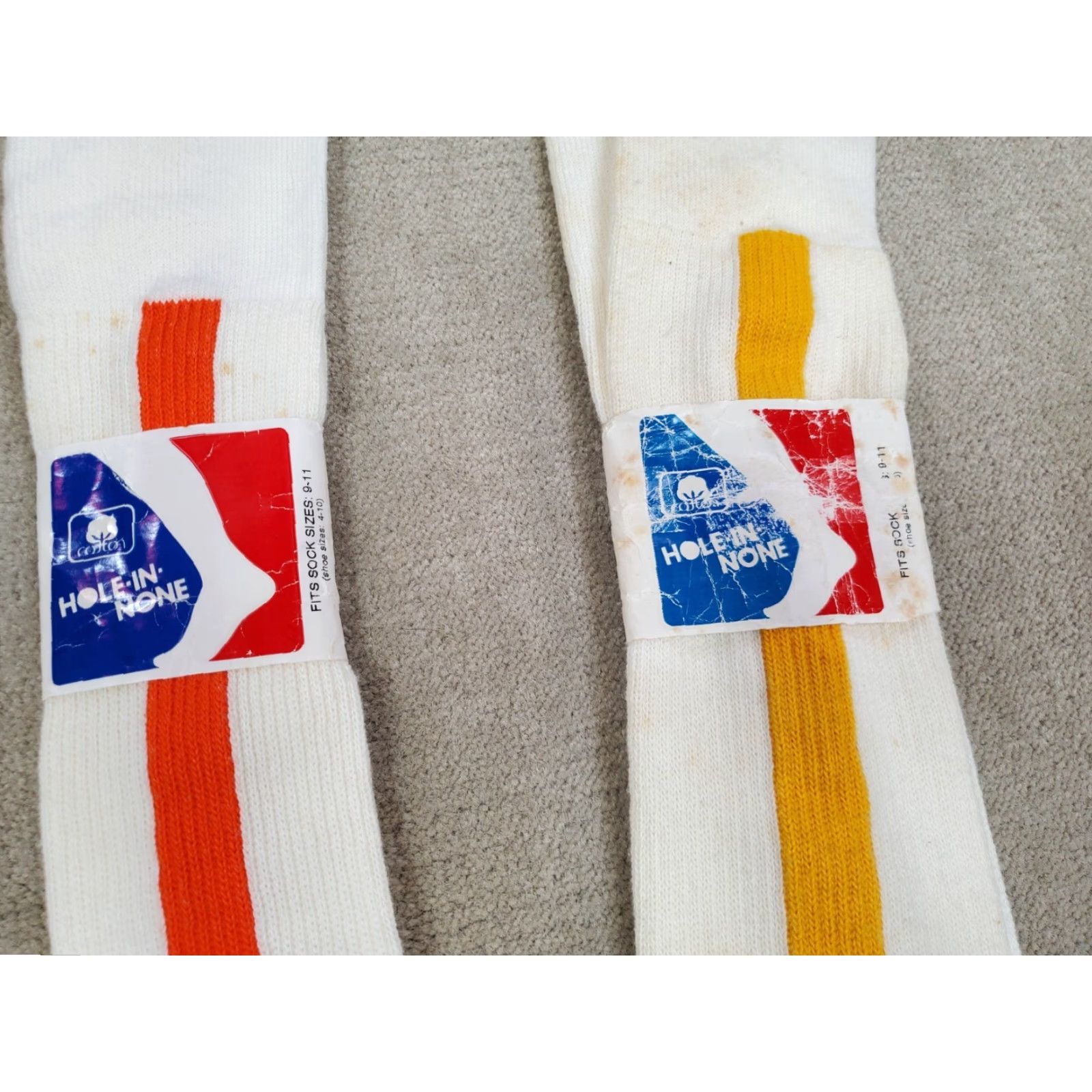Vintage VINTAGE Hole in None Socks Mens 4 Pairs Crew White 7-9 4-12 USA Usa 80s 90s Classic Cushioned All Seasons Socks Mens Size ONE SIZE - 3 Thumbnail