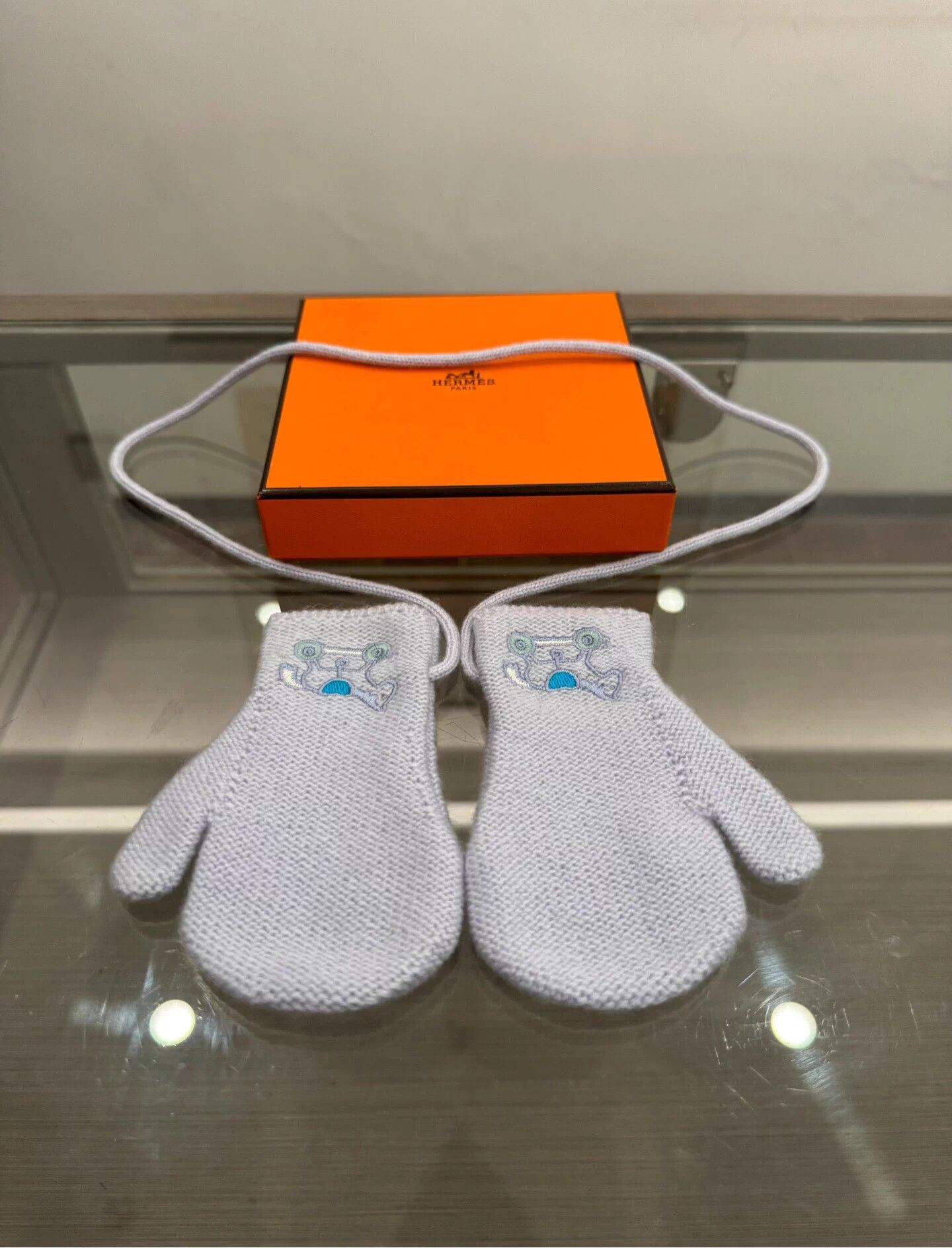 Hermes Hermes Kids Light Blue Embroidered Horse Logo Gloves Size ONE SIZE - 1 Thumbnail