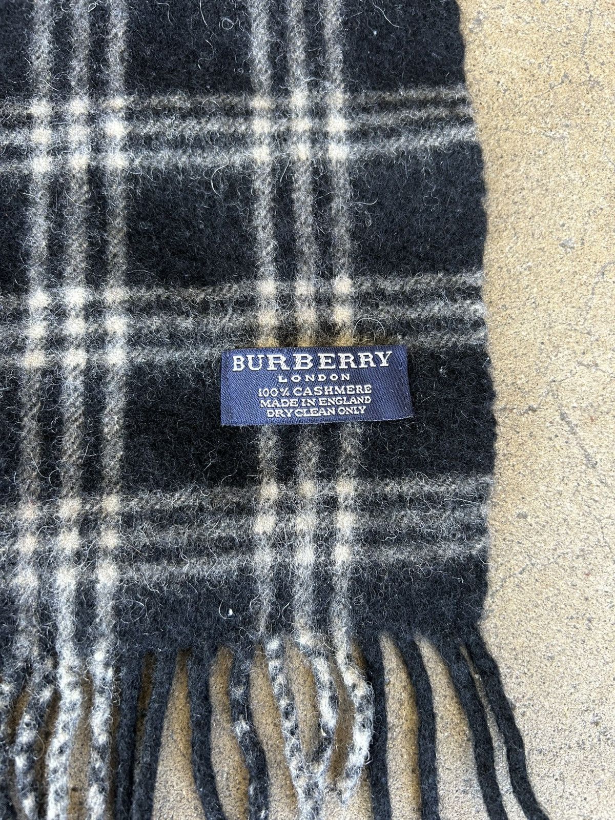 Burberry Black and White Plaid Burberry Scarf Size ONE SIZE - 2 Thumbnail
