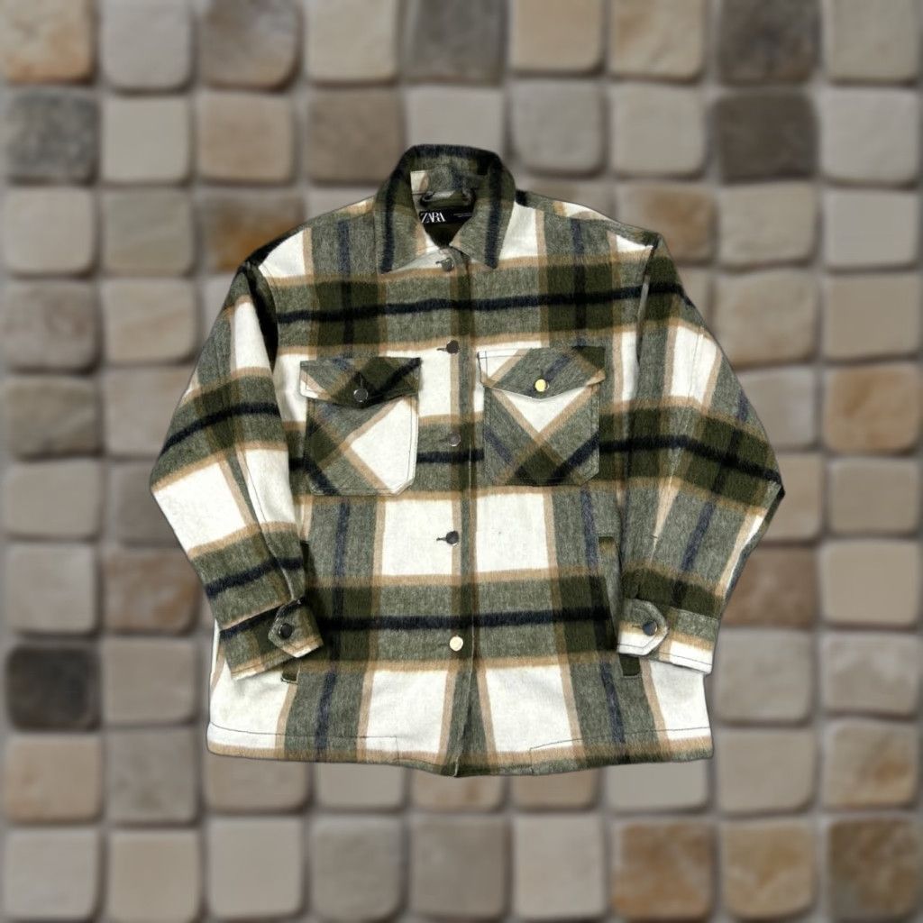 Zara Zara Shirt Womens XS Green White Beige Oversized Button Up Size XS / US 0-2 / IT 36-38 - 1 Thumbnail