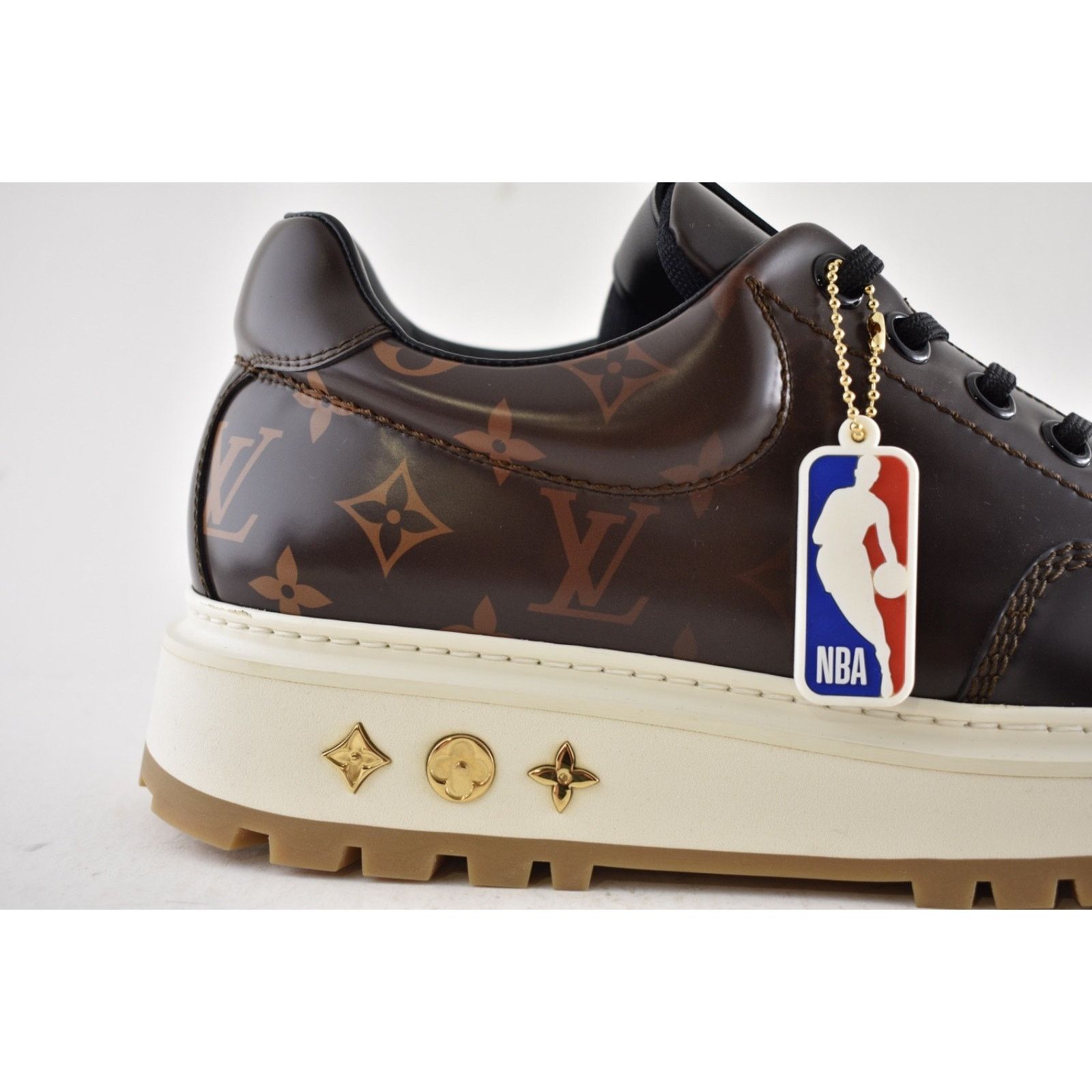 Louis Vuitton Louis Vuitton LV x NBA Abbesses Derby Ebony Brown Size US 10 / EU 43 - 3 Thumbnail