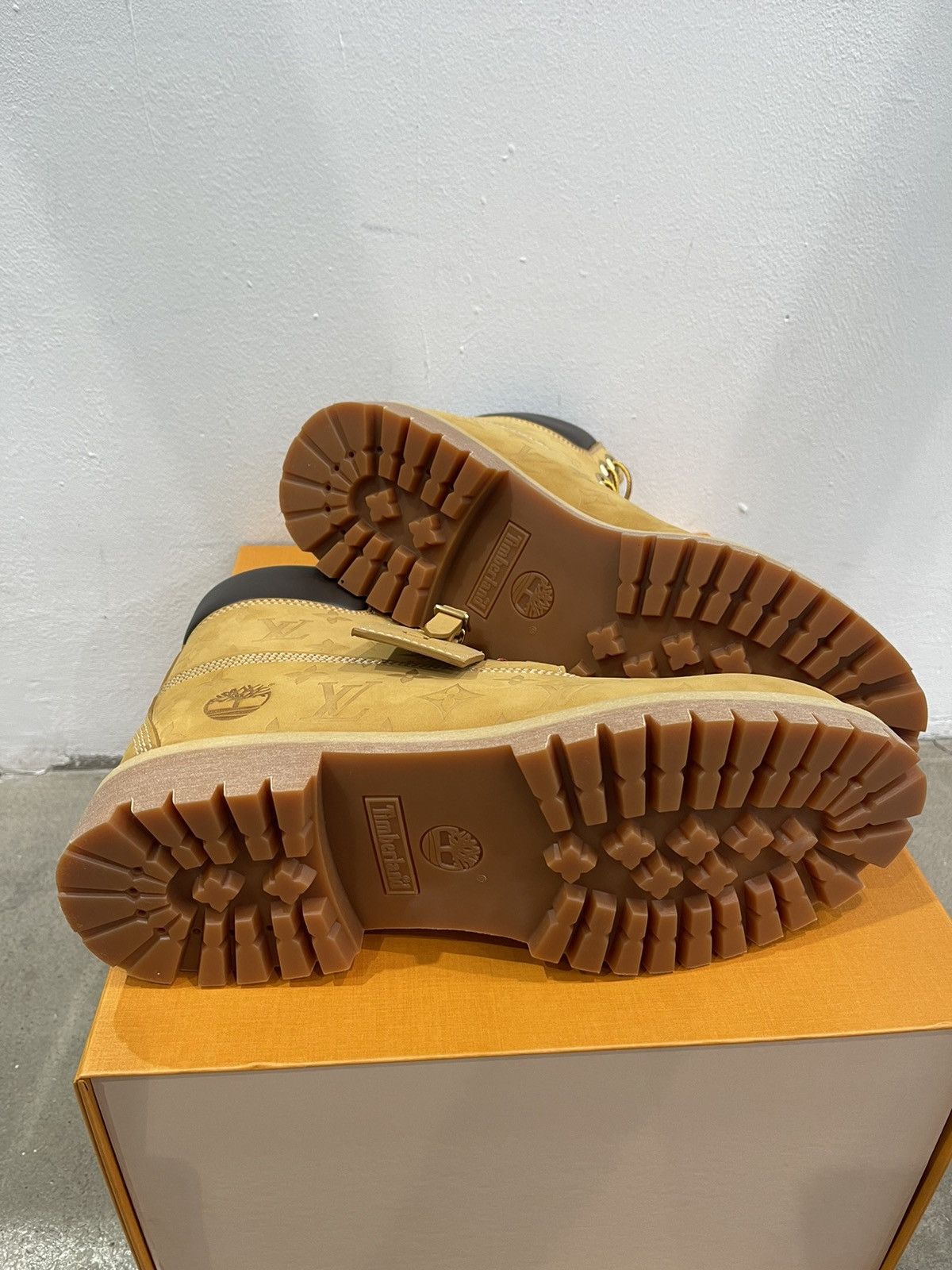 Louis Vuitton × Timberland Louis Vuitton x Timberland Size US 10.5 / EU 43-44 - 5 Thumbnail