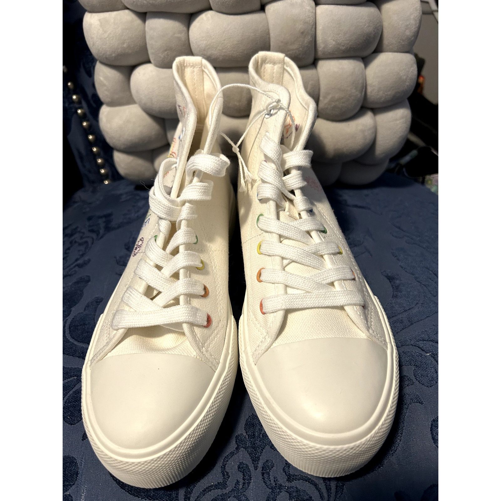 American Eagle Outfitters American Eagle Pride White High Tops NWT Size 8 Size US 8 / IT 38 - 4 Thumbnail