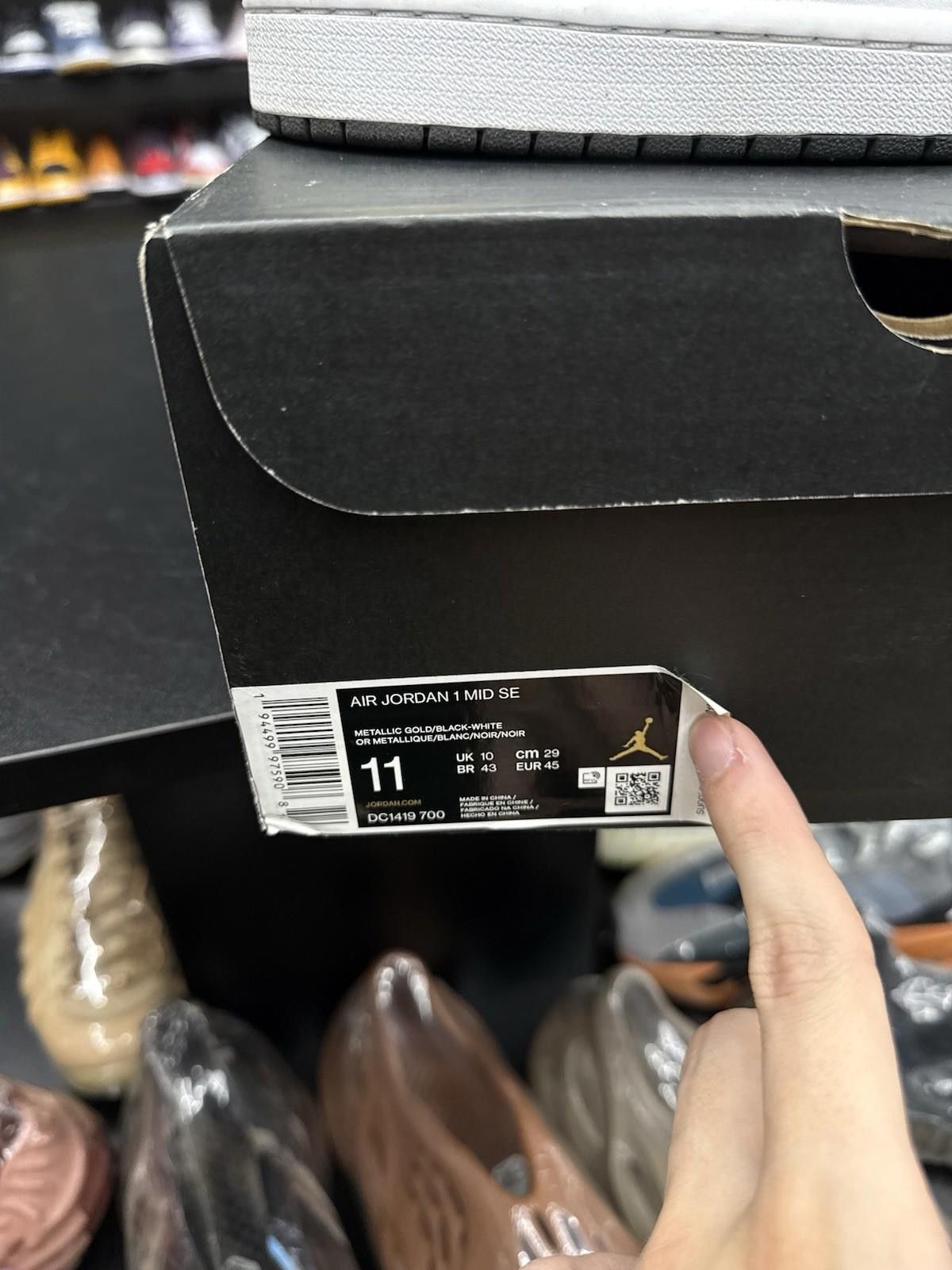 Jordan Brand Jordan 1 Mid SE Metallic Gold 2020 Gold Black 11 DC1419-700 Size US 11 / EU 44 - 12 Thumbnail