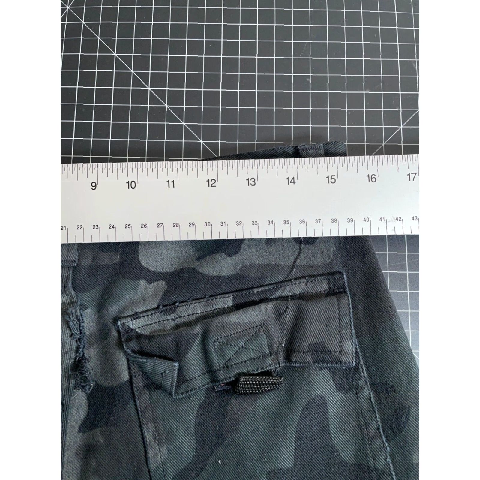 Vintage VINTAGE No Boundaries Camouflage Cargo Pants Shorts Men 30 x 32 Gray Cotton Casual Outdoor Size US 30 / EU 46 - 4 Thumbnail