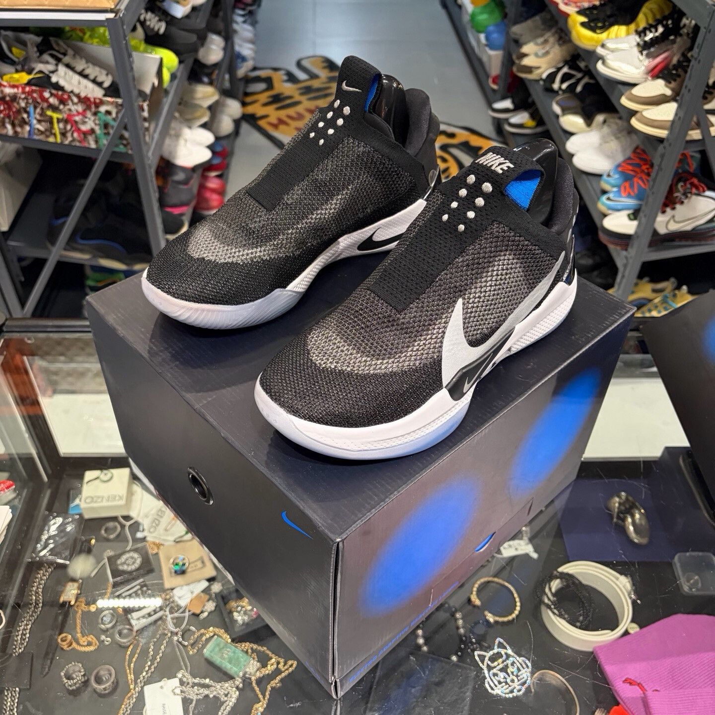 Nike Nike Black Lowtop Sneakers 9.5 Men Size US 9.5 / EU 42-43 - 1 Thumbnail