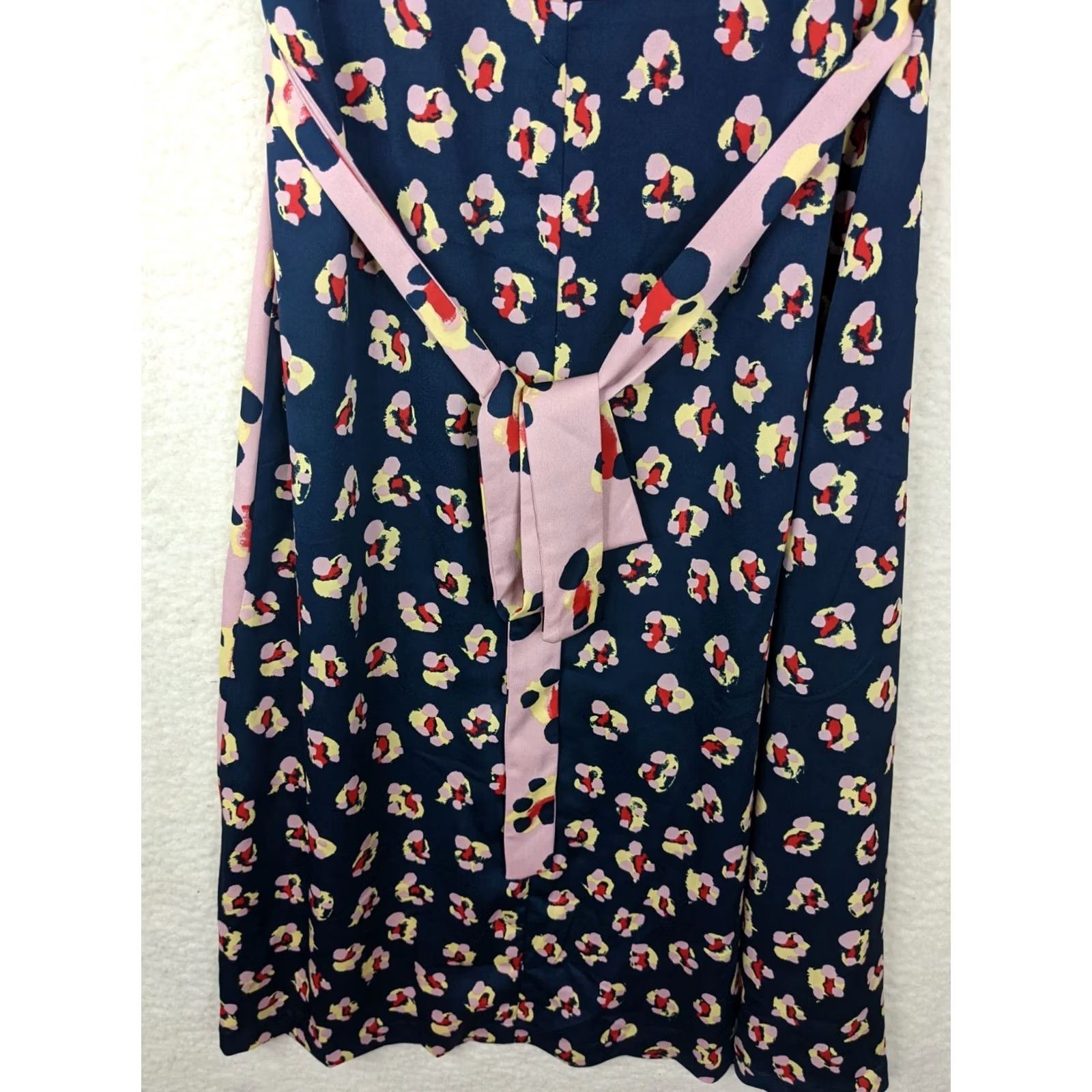 BCBGeneration BCBGeneration Dress Pink Floral Short Sleeve XS V-Neck Wrap A-Line Women's 100% Polyester Knee Length Size 26" / US 2 / IT 38 - 4 Thumbnail