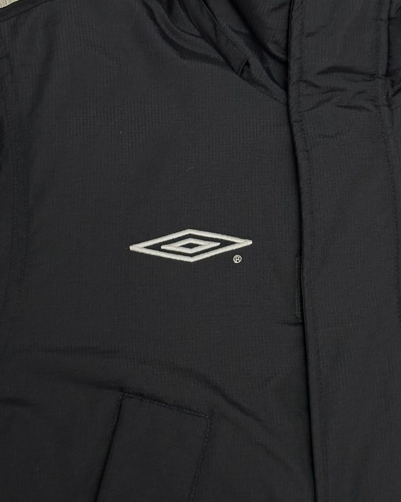 Umbro Vintage Umbro Quilted Long Winter Black Jacket - Size Small Size US S / EU 44-46 / 1 - 4 Thumbnail