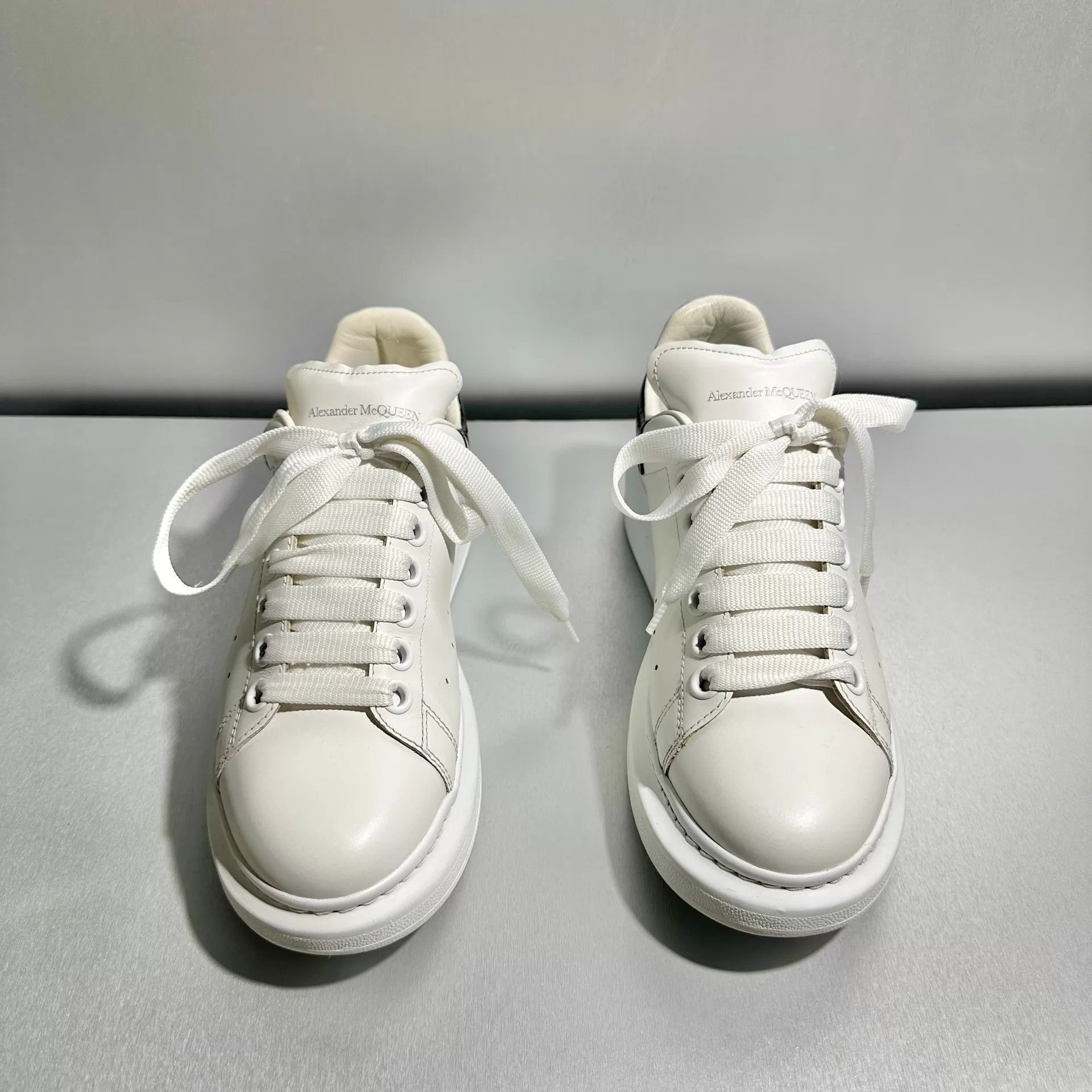 Alexander Wang Alexander Wang navy croc print 38 mint X7432 Size US 7.5 / IT 37.5 - 2 Thumbnail