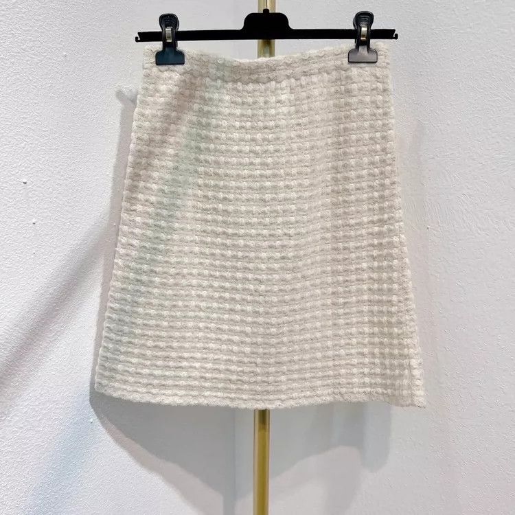 Chanel Chanel Women's skirt 2504-Nextarrow Size 25" / US 0 / IT 36 - 2 Thumbnail