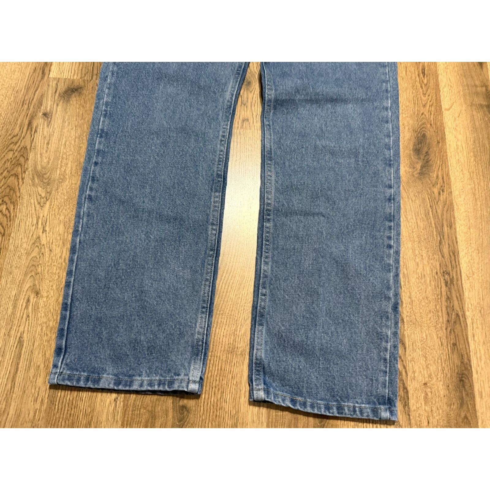 Wrangler Wrangler Jeans Men's 36x32 Blue Denim Straight Leg Pockets Medium Wash Shirt? Size US 36 / EU 52 - 3 Thumbnail