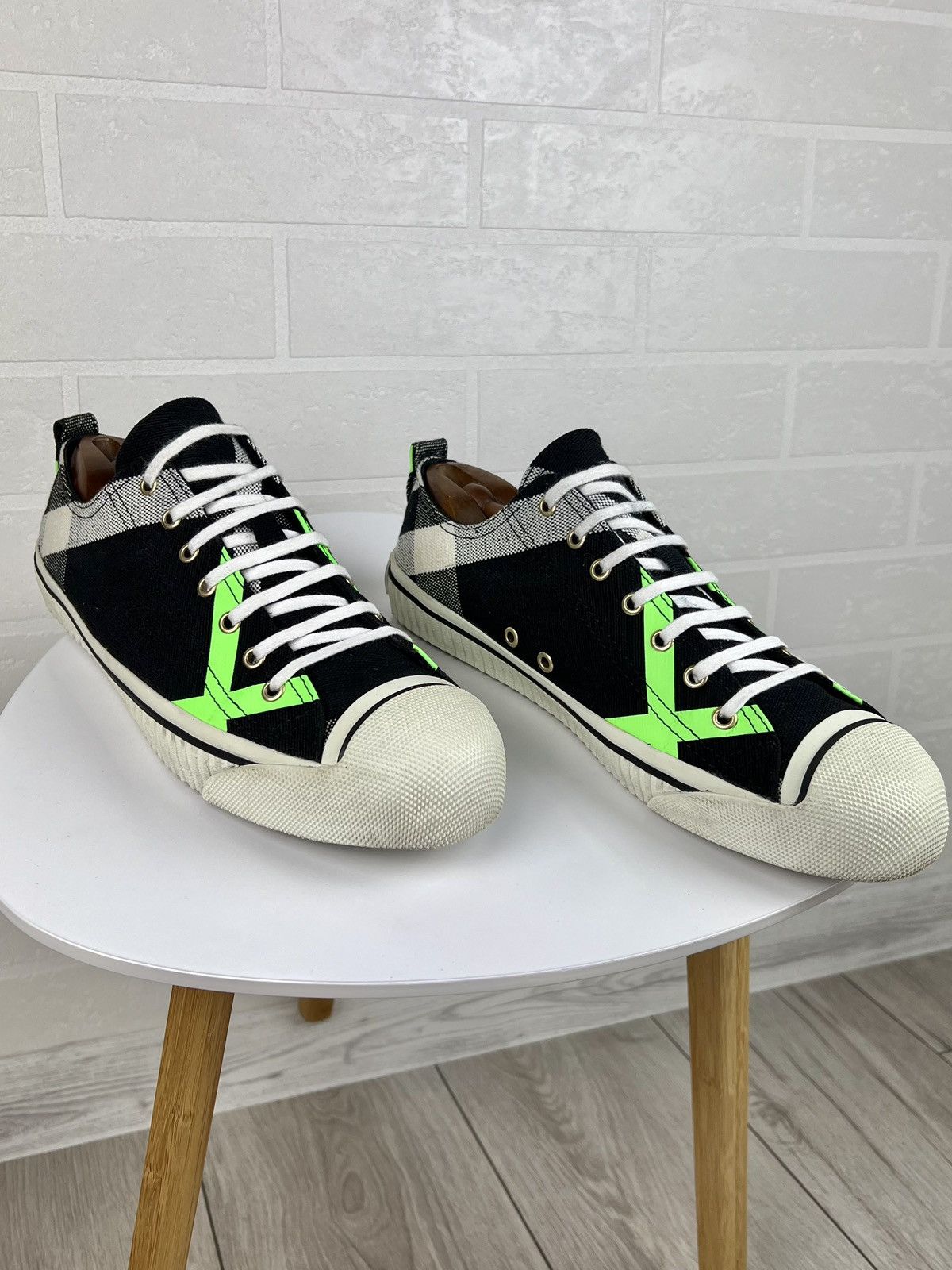 Burberry BURBERRY Sneakers Low-Top Shoes Fluo Nova Check Neon Green Size US 12 / EU 45 - 2 Thumbnail