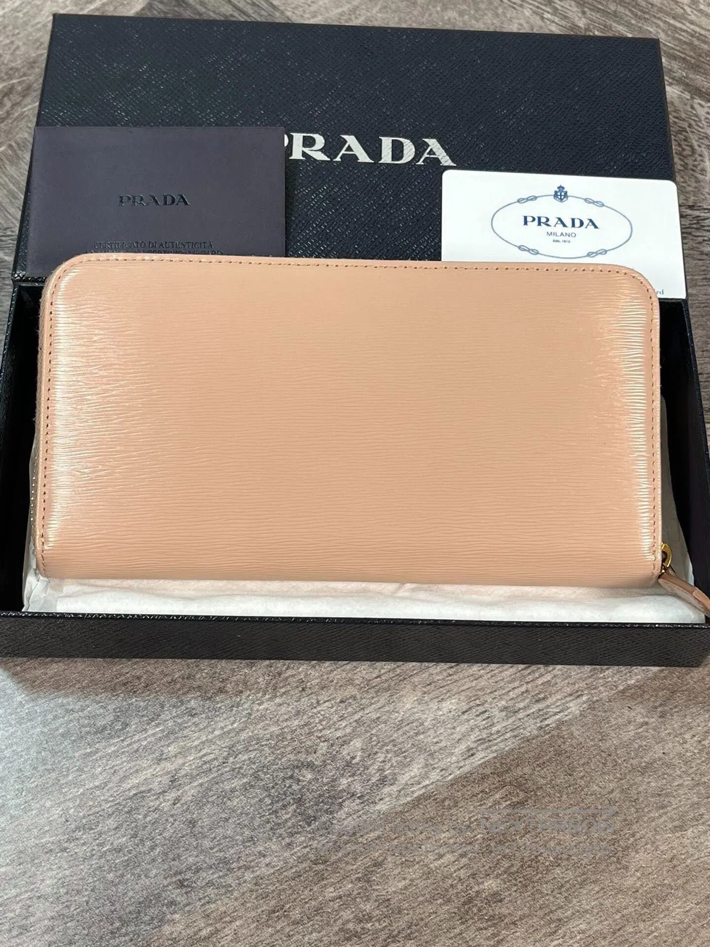 Prada Prada Classic Long Zip Wallet Clutch. Size ONE SIZE - 6 Thumbnail
