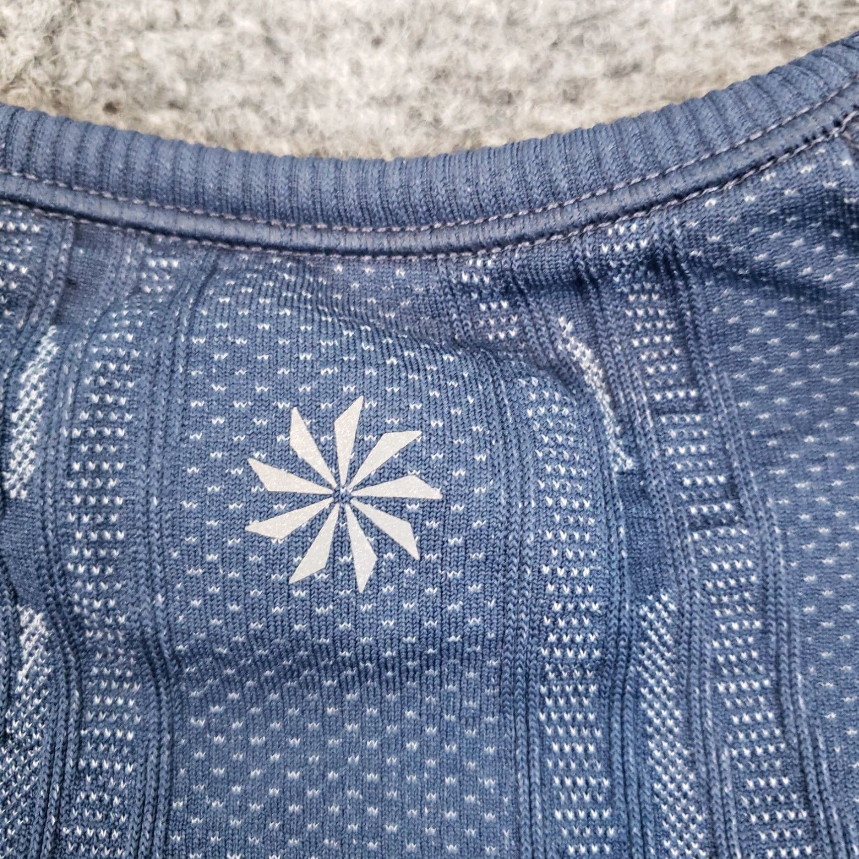 Athleta Athleta Shirt Womens Large Blue Camo Short Sleeve Crew Neck Yoga Casual Ruched Size L / US 10 / IT 46 - 7 Thumbnail