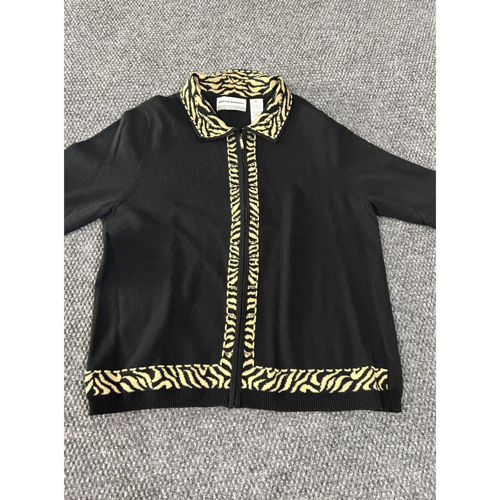 Vintage VINTAGE Alfred Dunner Cardigan Sweater Womens Petite Large Black Animal Print Zip Knit Collared Full Zip Zipper Studded 55% Cotton 45% Acrylic Womens Size L / US 10 / IT 46 - 4 Thumbnail