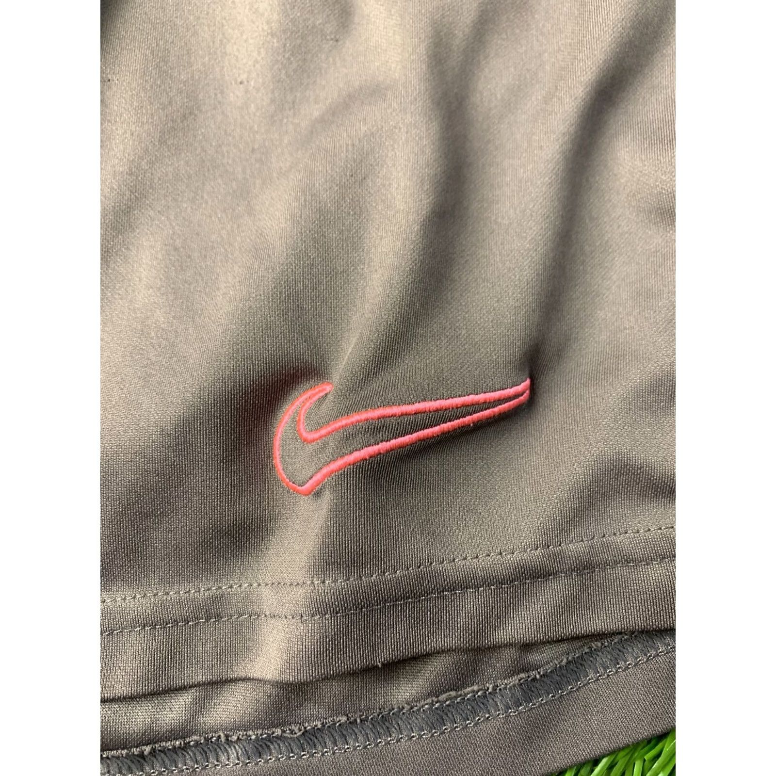 Nike NIKE Dri-FIT Academy MEN Training Football Soccer Slim Shorts M Gray and Black Slim Fit Summer 36 cm 32 cm 100% Polyester Nike Academy Mens Shorts Size US 31 - 2 Thumbnail