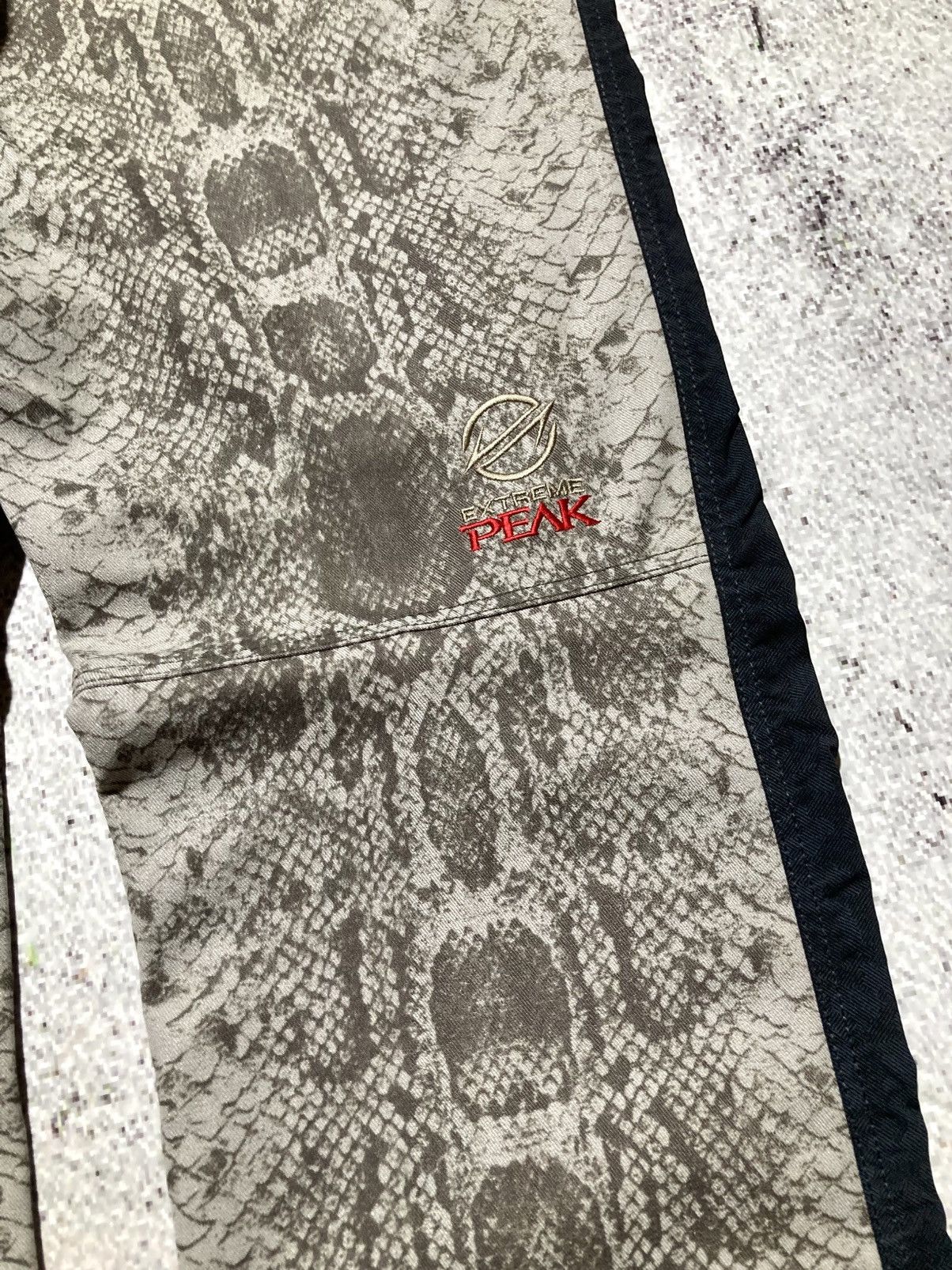 Japanese Brand 2000s BlackYak Snake Skin Pattern Nylon Outdoor Pants Size US 27 - 18 Thumbnail