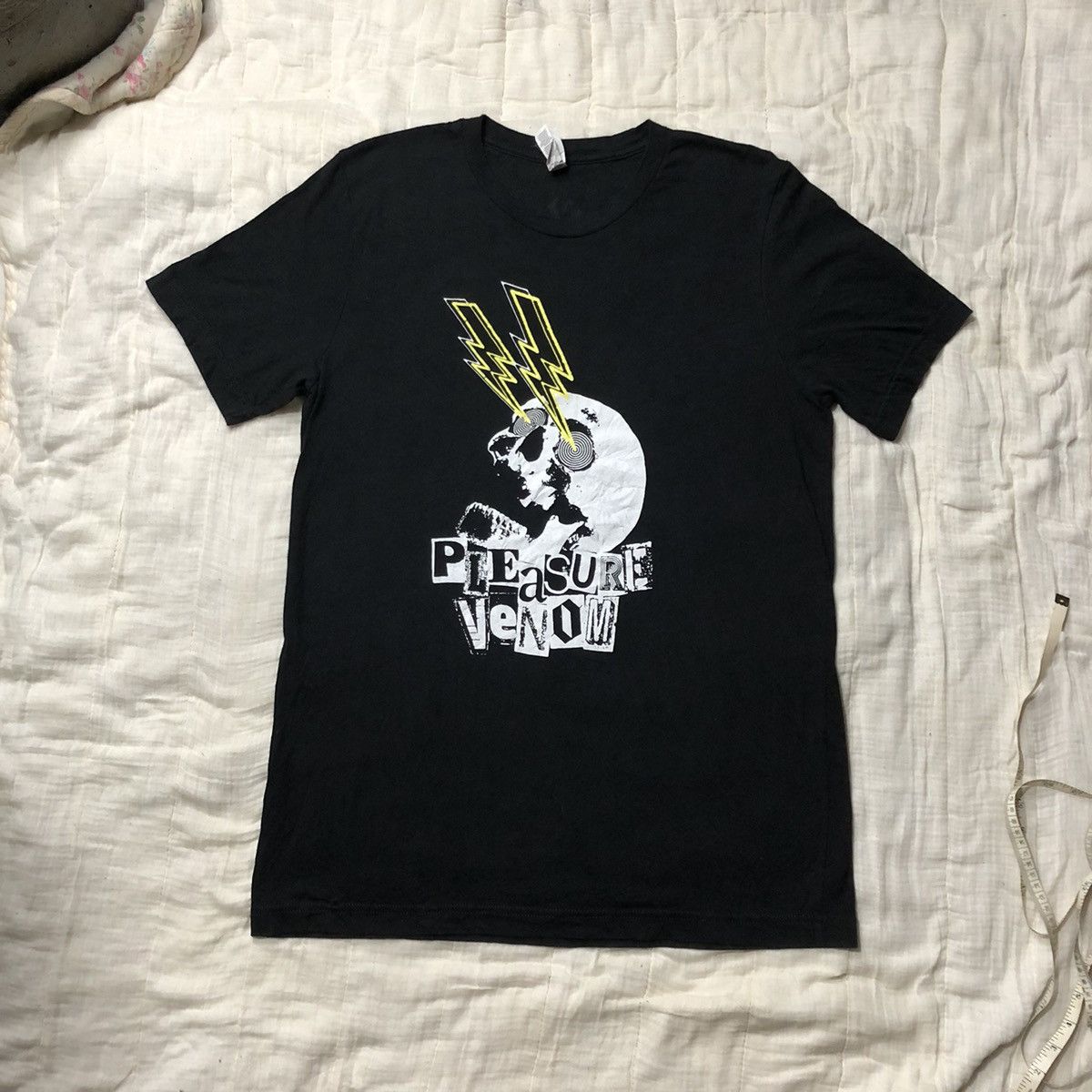 Band Tees Vintage Pleasure Venom Alternative Band T Shirt Size US L / EU 52-54 / 3 - 2 Thumbnail