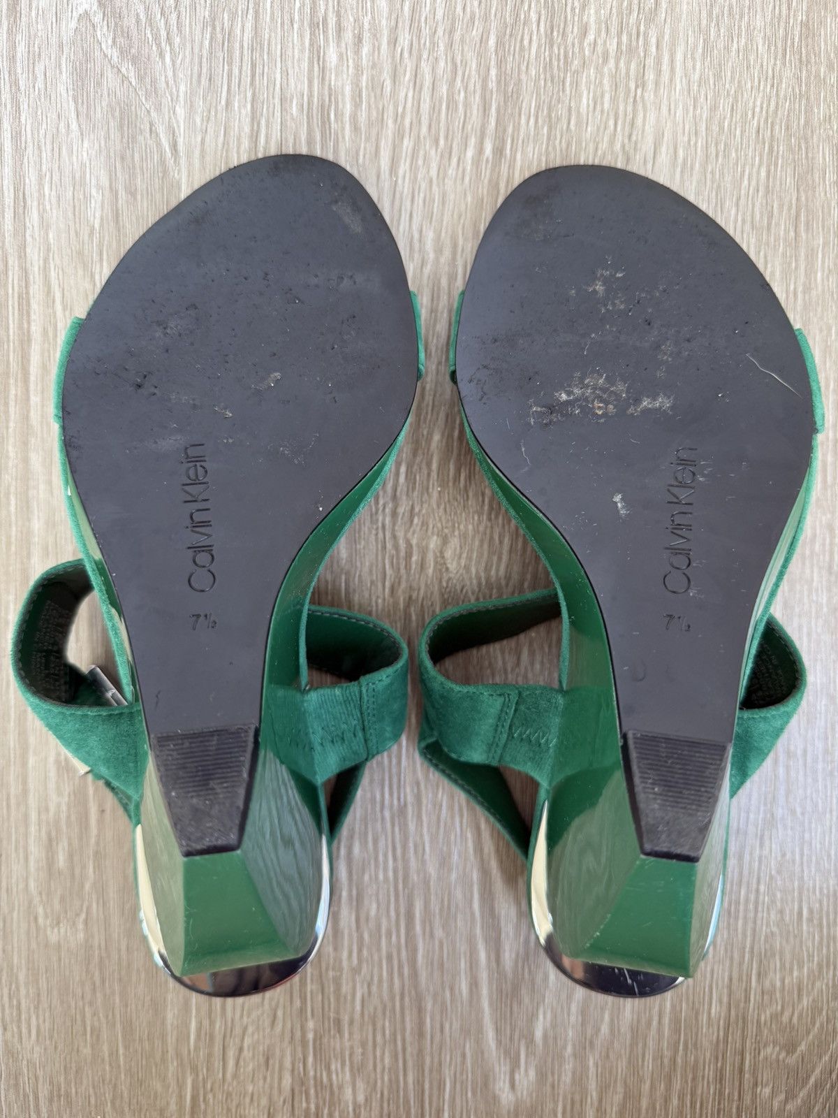 Calvin Klein Calvin Klein Kelly Green Suede Wedge Sandals Size US 7.5 / IT 37.5 - 4 Thumbnail
