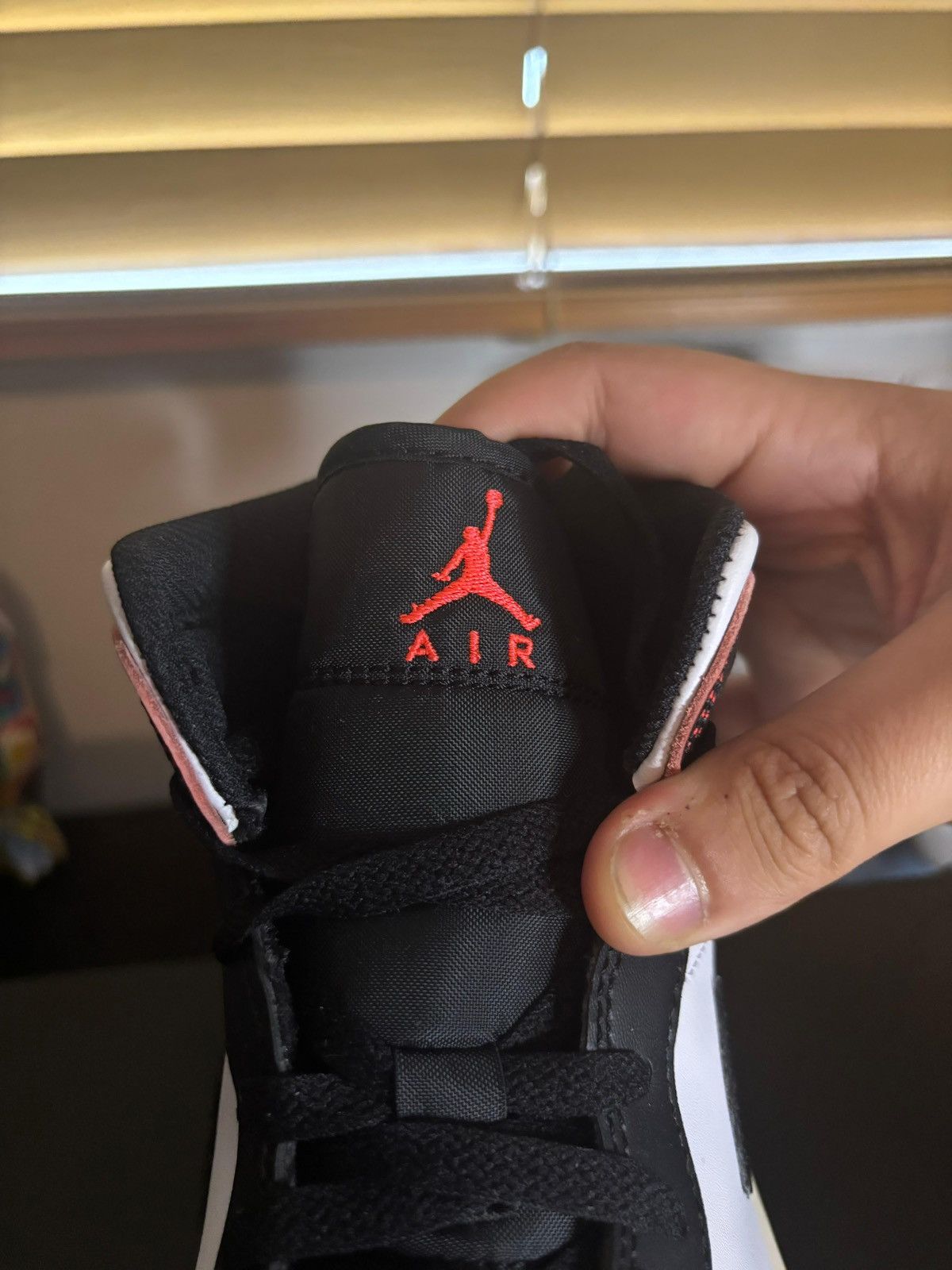 Jordan Brand Air Jordan 1 Mid SE 'Wear-Away' Size US 11 / EU 44 - 12 Thumbnail