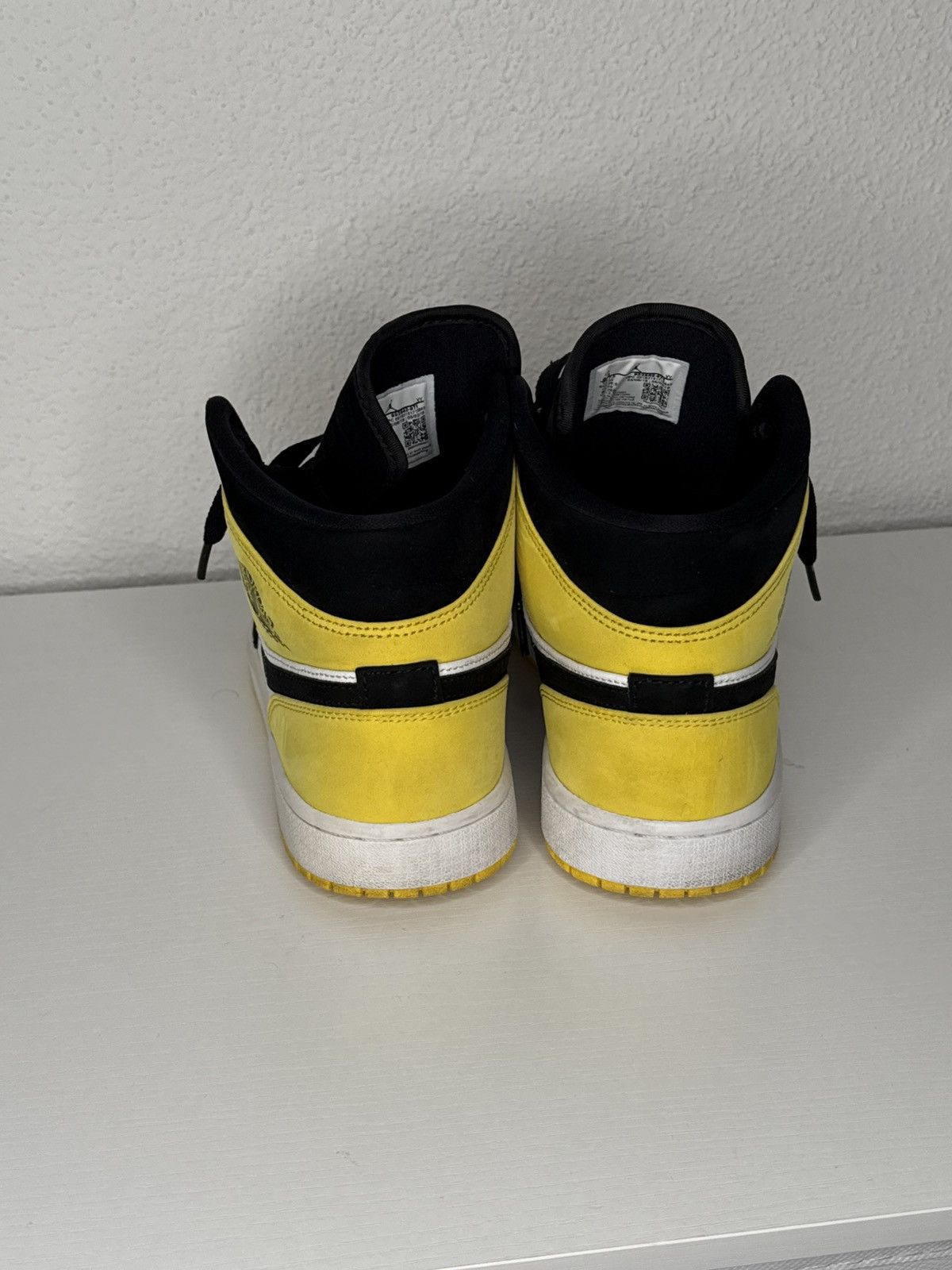 Jordan Brand Jordan 1 Mid Yellow Toe Black Size US 8.5 / EU 41-42 - 4 Thumbnail