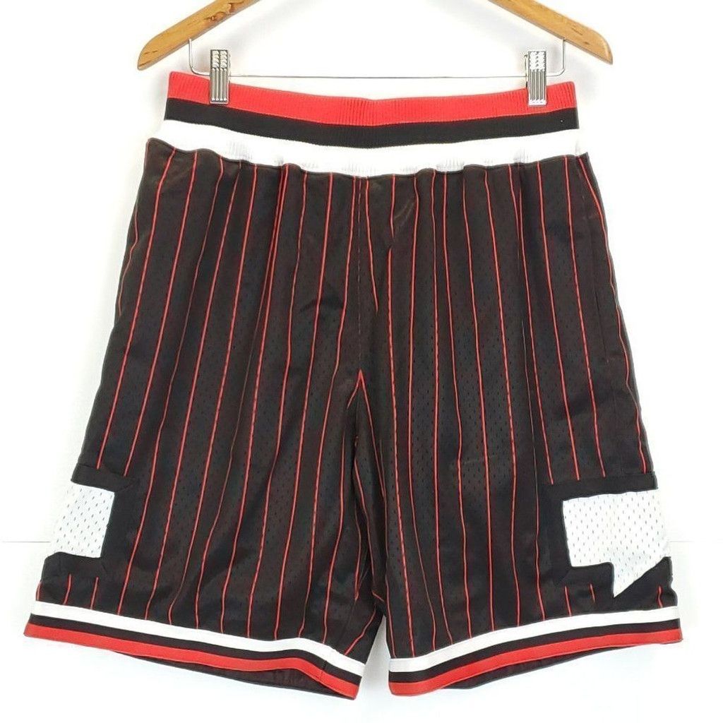 Mitchell & Ness Mitchell & Ness Men's Shorts Nice Kicks Talk Box Shorts Blk Size US 30 / EU 46 - 1 Thumbnail