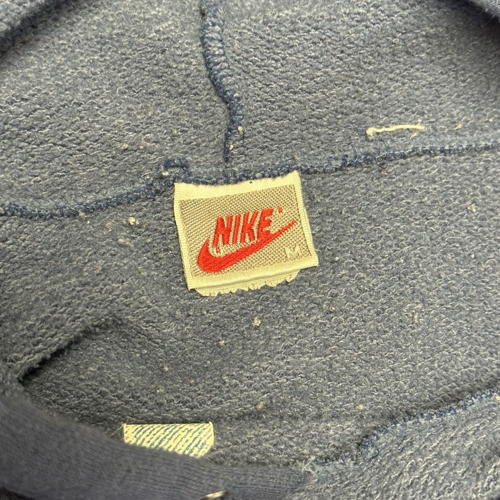 Nike Vintage Nike Hoodie Sweatshirt Mens Medium 23x22 Blue Embroi Size US M / EU 48-50 / 2 - 12 Thumbnail