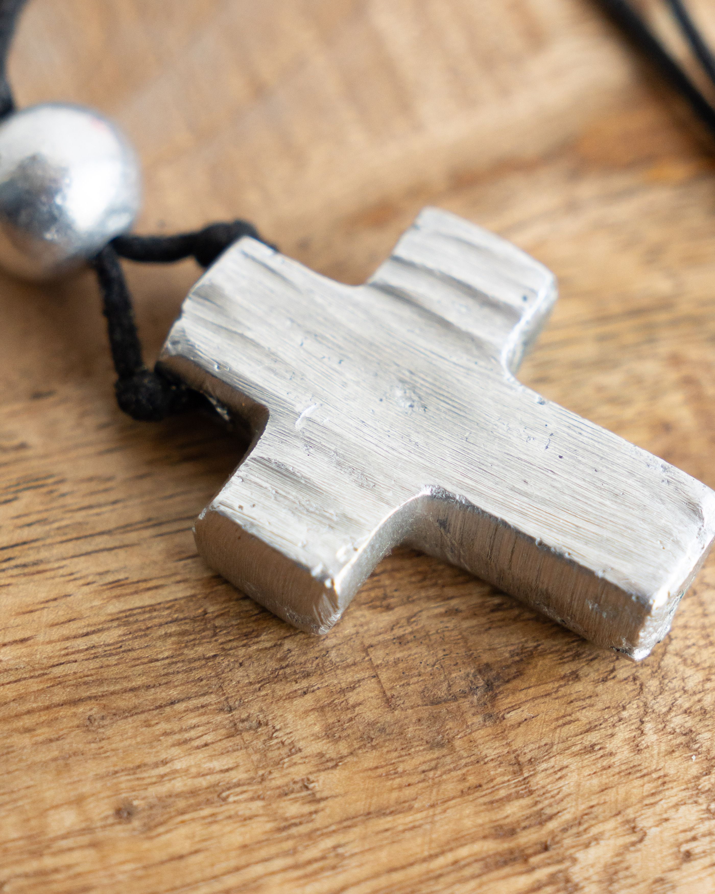 Jewelry Vintage 1970s Silver Christian Cross Necklace Brushed Steel Size ONE SIZE - 2 Thumbnail