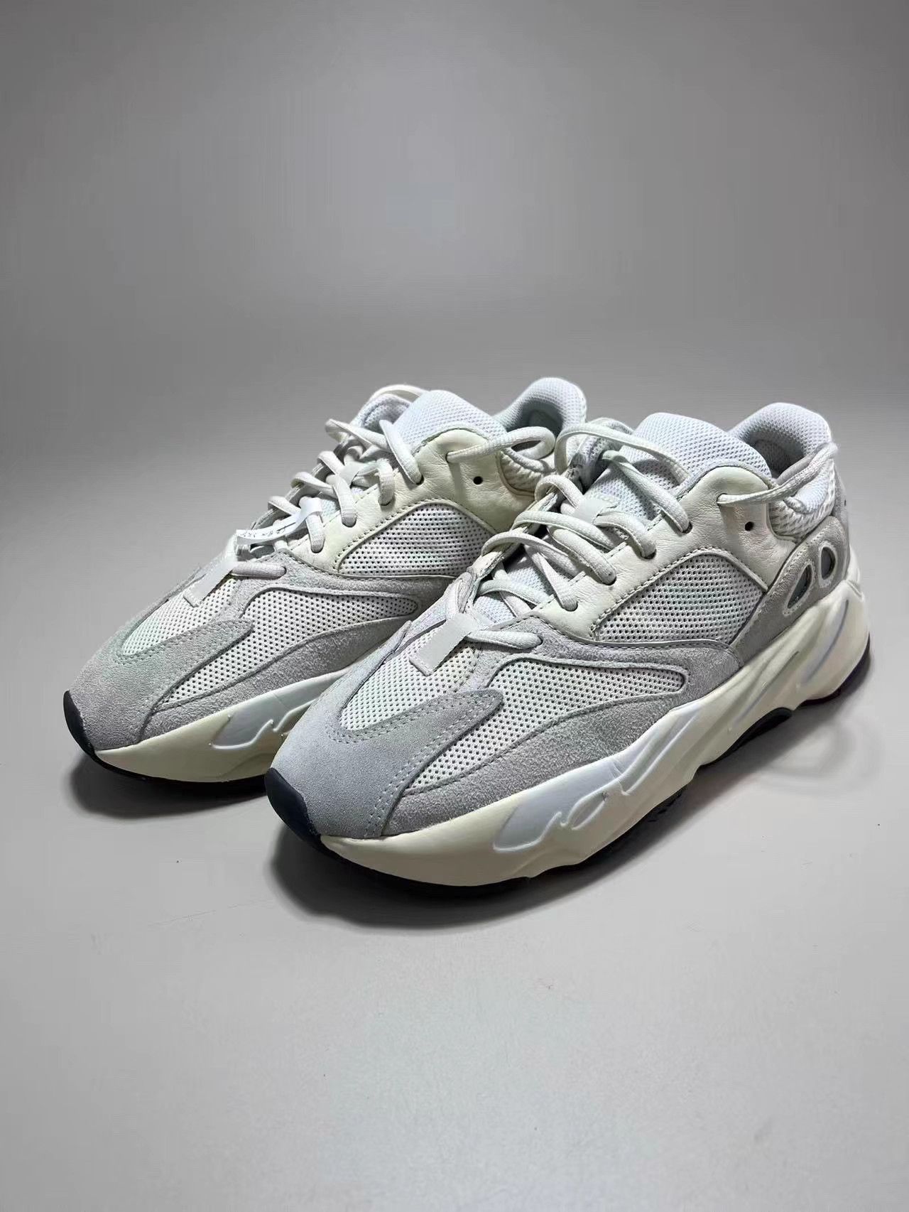 Adidas ADIDAS YEEZY 700 Grey White Casual Sneakers Size US 7 / EU 40 - 1 Thumbnail