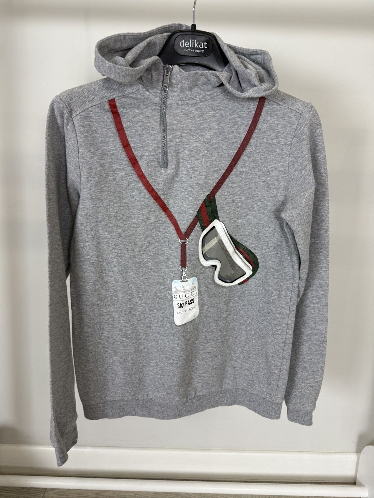 Gucci Gucci Kids Ski Pass Hoodie Size US XXS / EU 40 - 1 Thumbnail