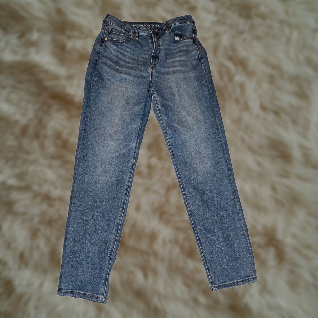 American Eagle Outfitters VINTAGE American Eagle Outfitters Mom Jeans 6 5-Pocket Denim Blue Womens Stretch Regular Hipster Preppy Logo Zipper Button Inseam 27" Size 28" / US 6 / IT 42 - 1 Thumbnail