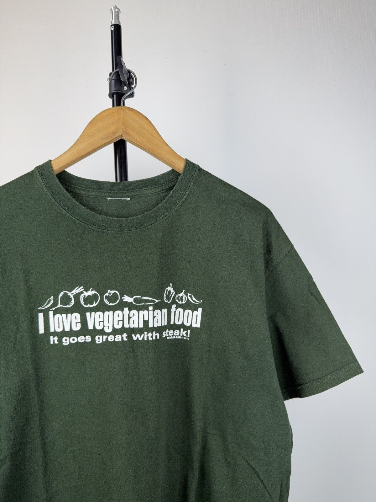 Vintage Vintage 2010 Humor Funny I love vegetarian food Tee Shirt Size US L / EU 52-54 / 3 - 2 Thumbnail