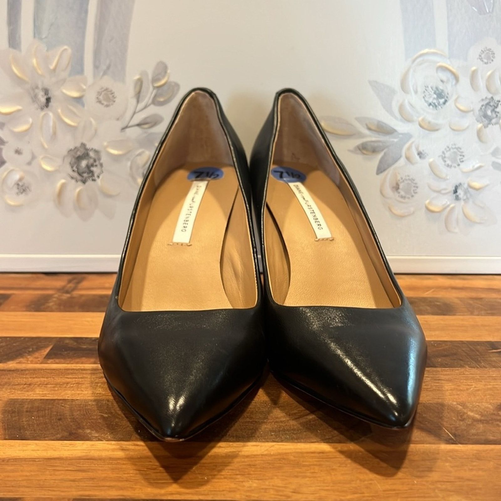 Diane von Furstenberg Diane Von Furstenberg The Olee Black Leather Heels Size US 7.5 / IT 37.5 - 7 Thumbnail