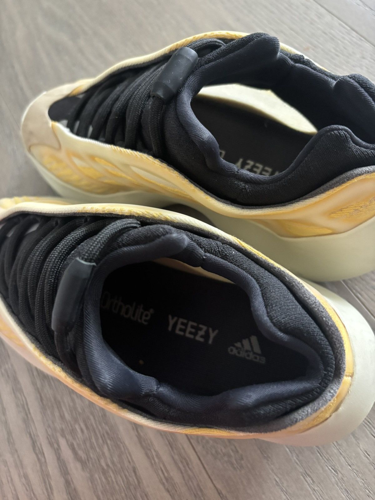 Yeezy 2022 Adidas Yeezy 700 V3 'Mono Safflower Size US 6 / EU 39 - 3 Thumbnail