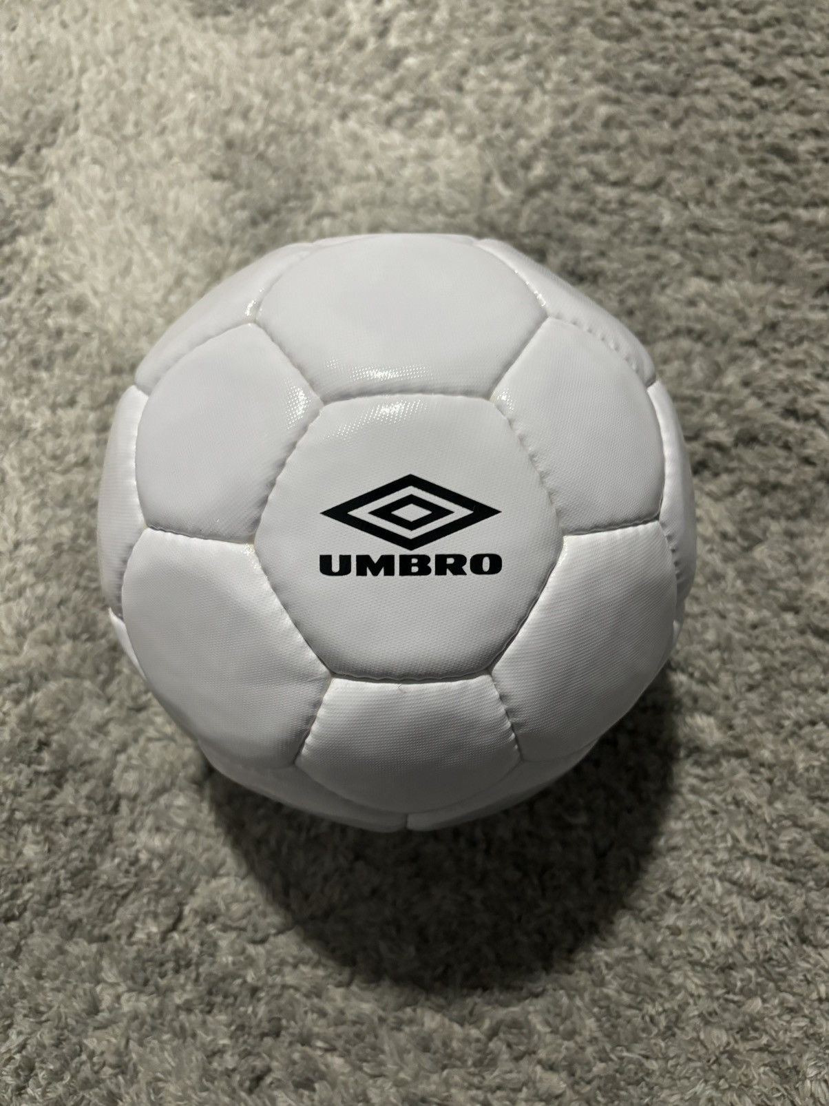 【国内正規品・新品・未開封】Supreme×Umbro SoccerBall Supreme x Umbro Soccer Ball White Size 5 Brand New SS22 | eBay