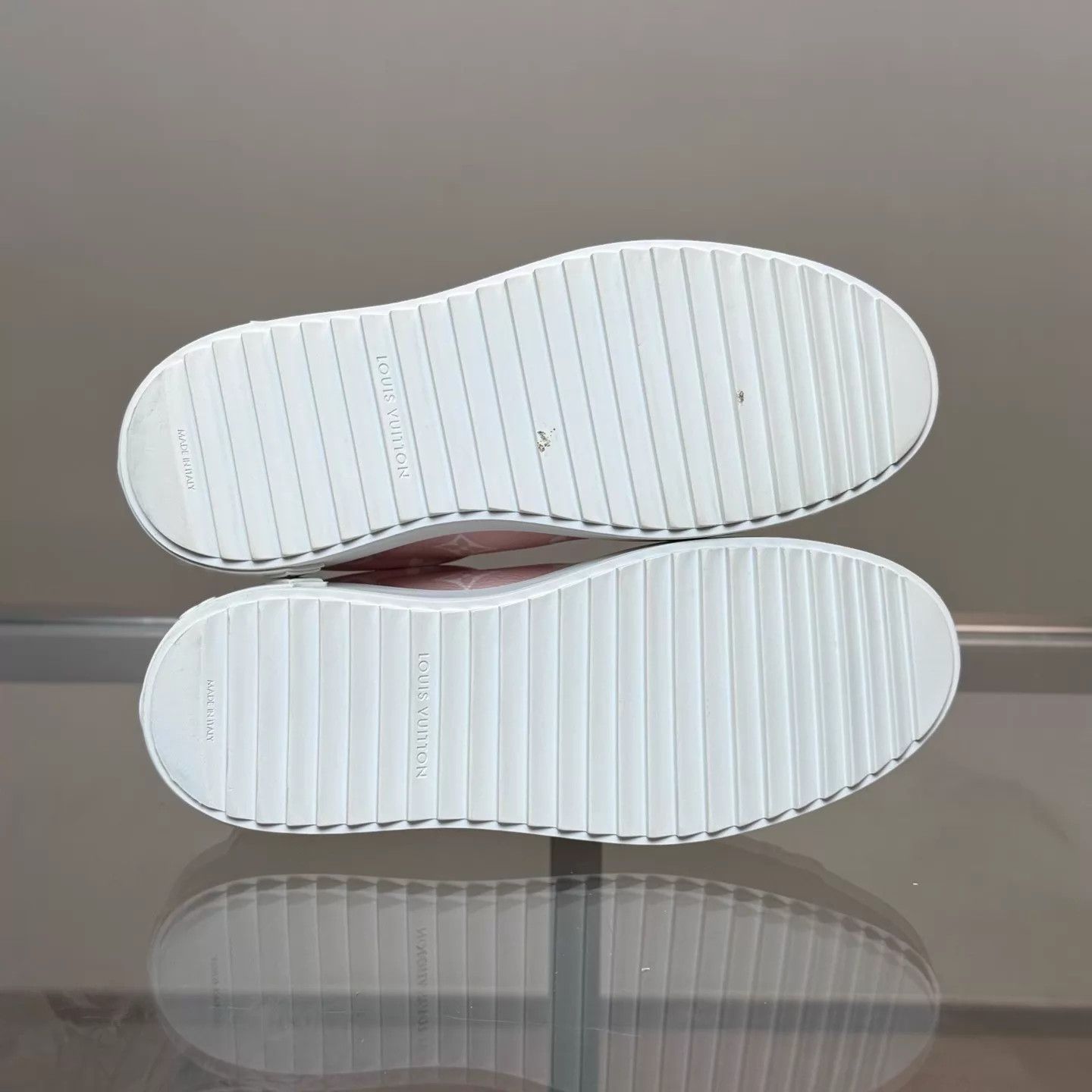 Louis Vuitton LV Time Out Monogram White Pink Shoe 36.5 99 Size US 6 / IT 36 - 7 Thumbnail
