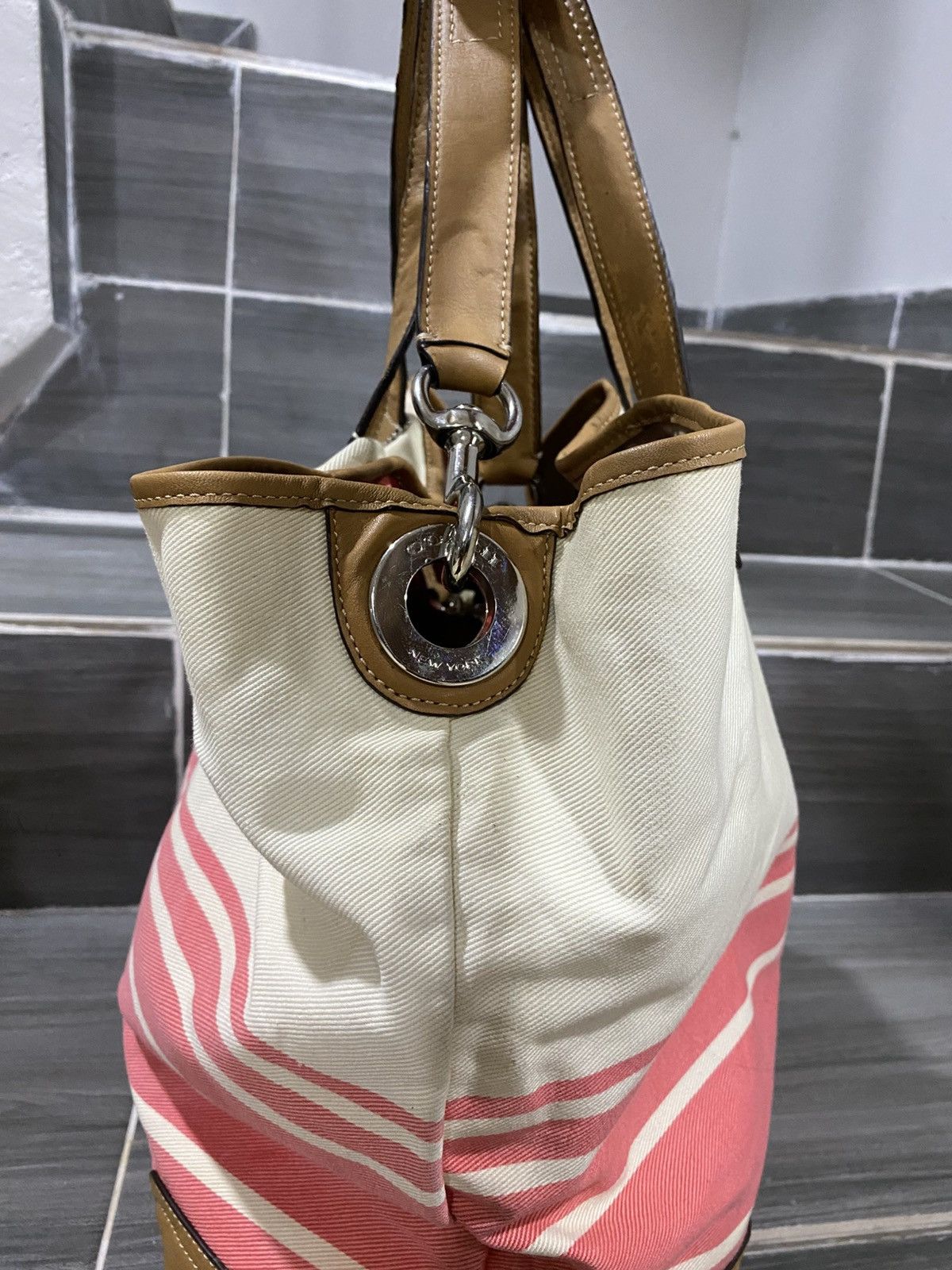 Coach Coach Hadley Variegated Striped Duffle Bag Size ONE SIZE - 9 Thumbnail