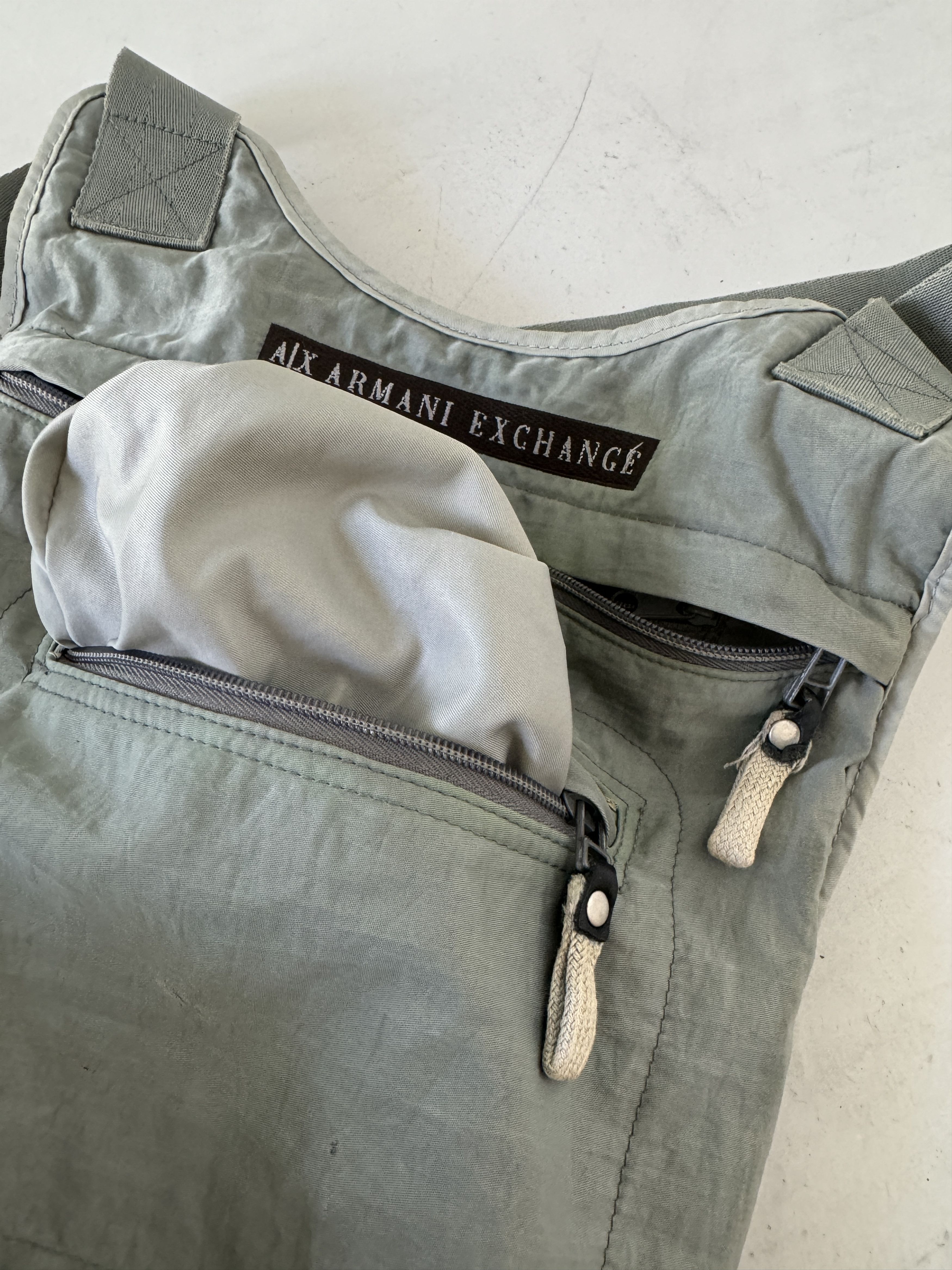 Armani Exchange ARMANI EXCHANGE Grey Nylon Crossbody Shoulder Bag Vintage Size ONE SIZE - 4 Thumbnail