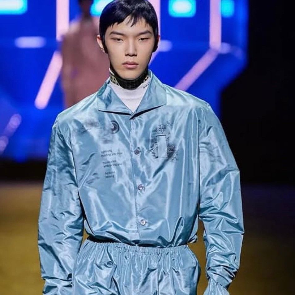Prada A/W22 Blue Silk Printed Button-Up Size US M / EU 48-50 / 2 - 2 Thumbnail
