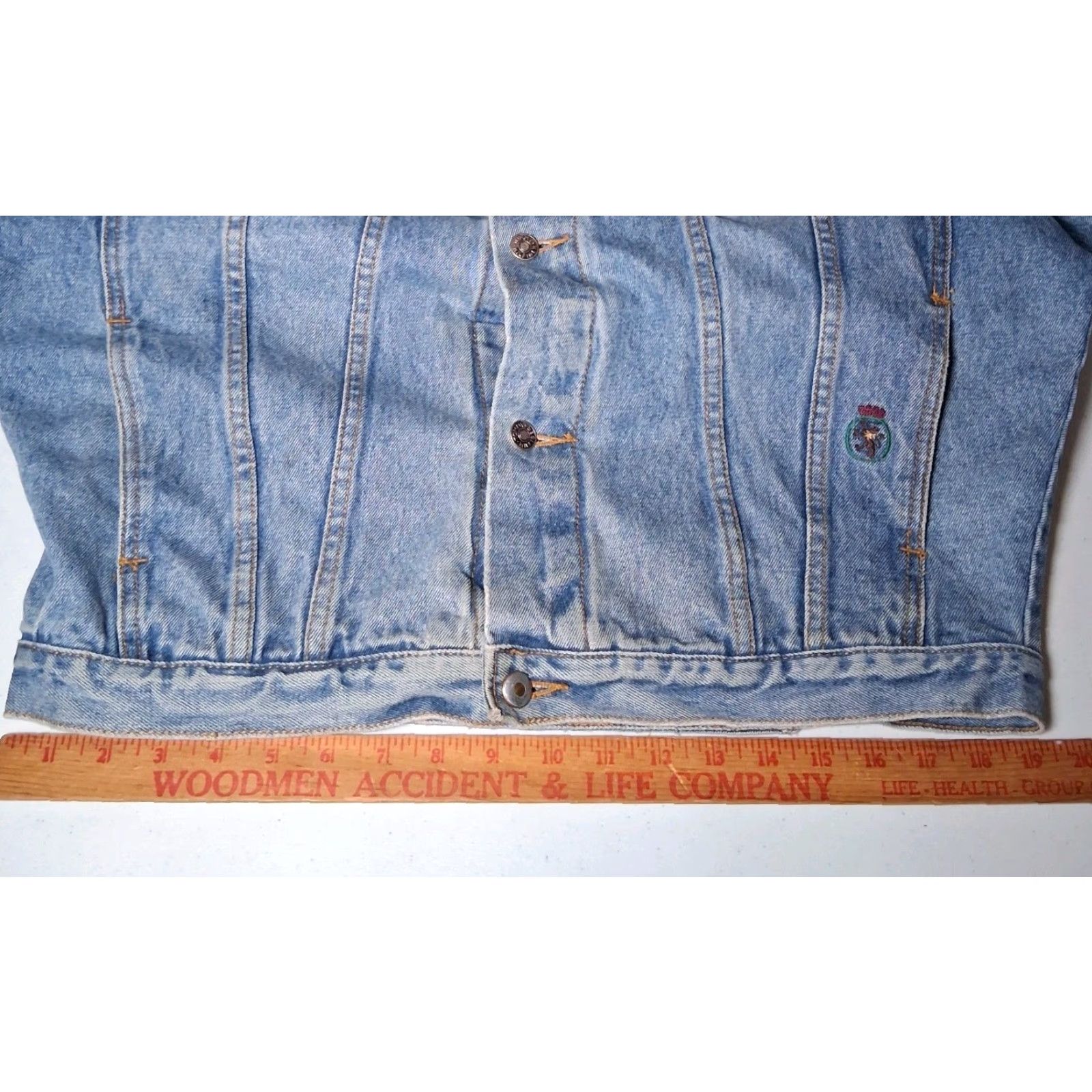 VINTAGE Tommy Hilfiger Jean Jacket Men M Blue Denim Trucker 90s Crest Logo Pocket Short Coat Casual Mens