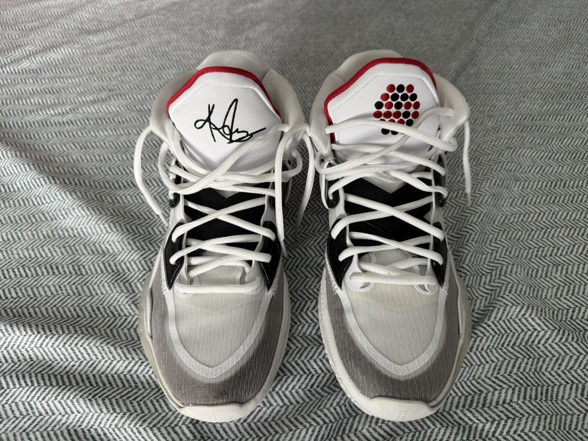 Nike 🏀 Nike Kyrie Infinity White/Black/University Red | Size 10 Size US 10 / EU 43 - 4 Thumbnail